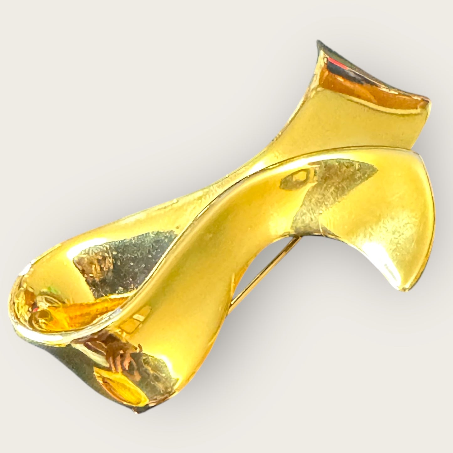 Vintage Anne Klein Sculptural Gold Ribbon Brooch – Signed AK, 1980s Modernist Statement Pin