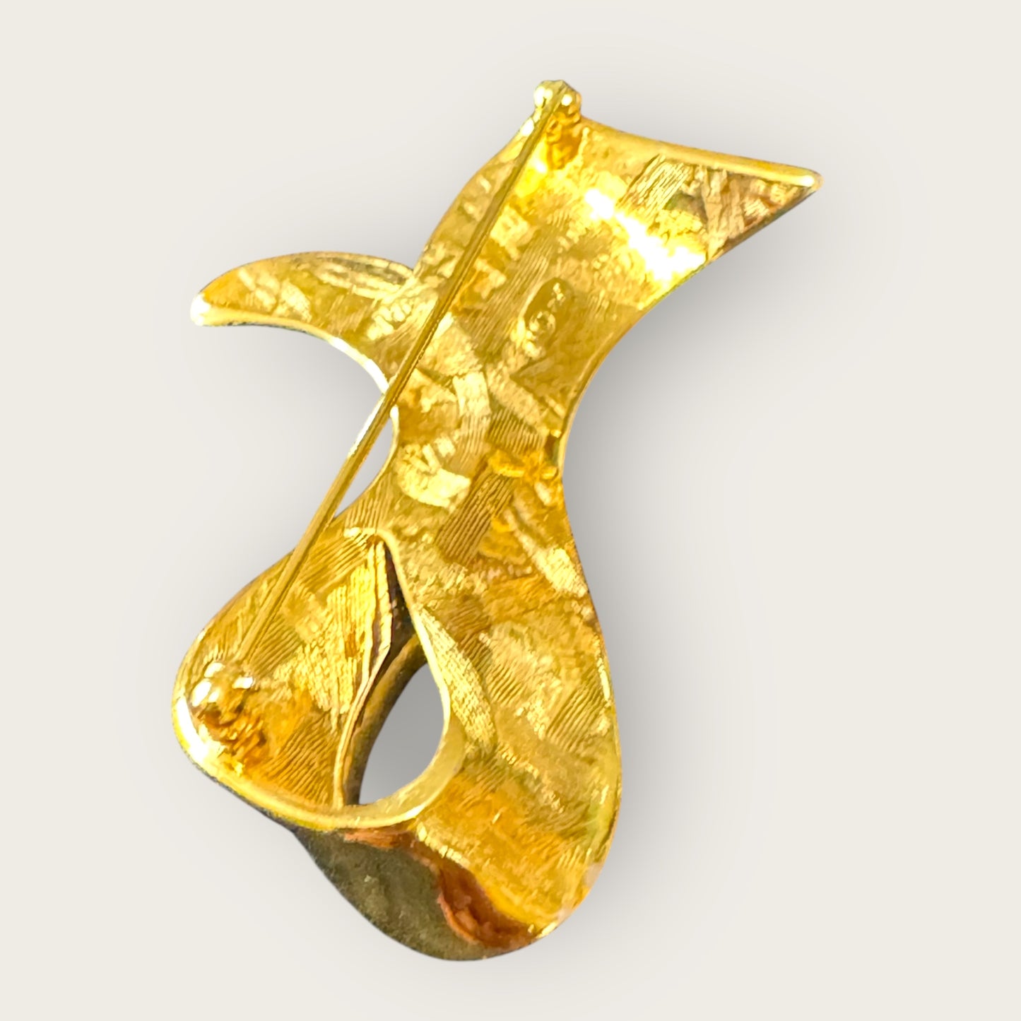 Vintage Anne Klein Sculptural Gold Ribbon Brooch – Signed AK, 1980s Modernist Statement Pin