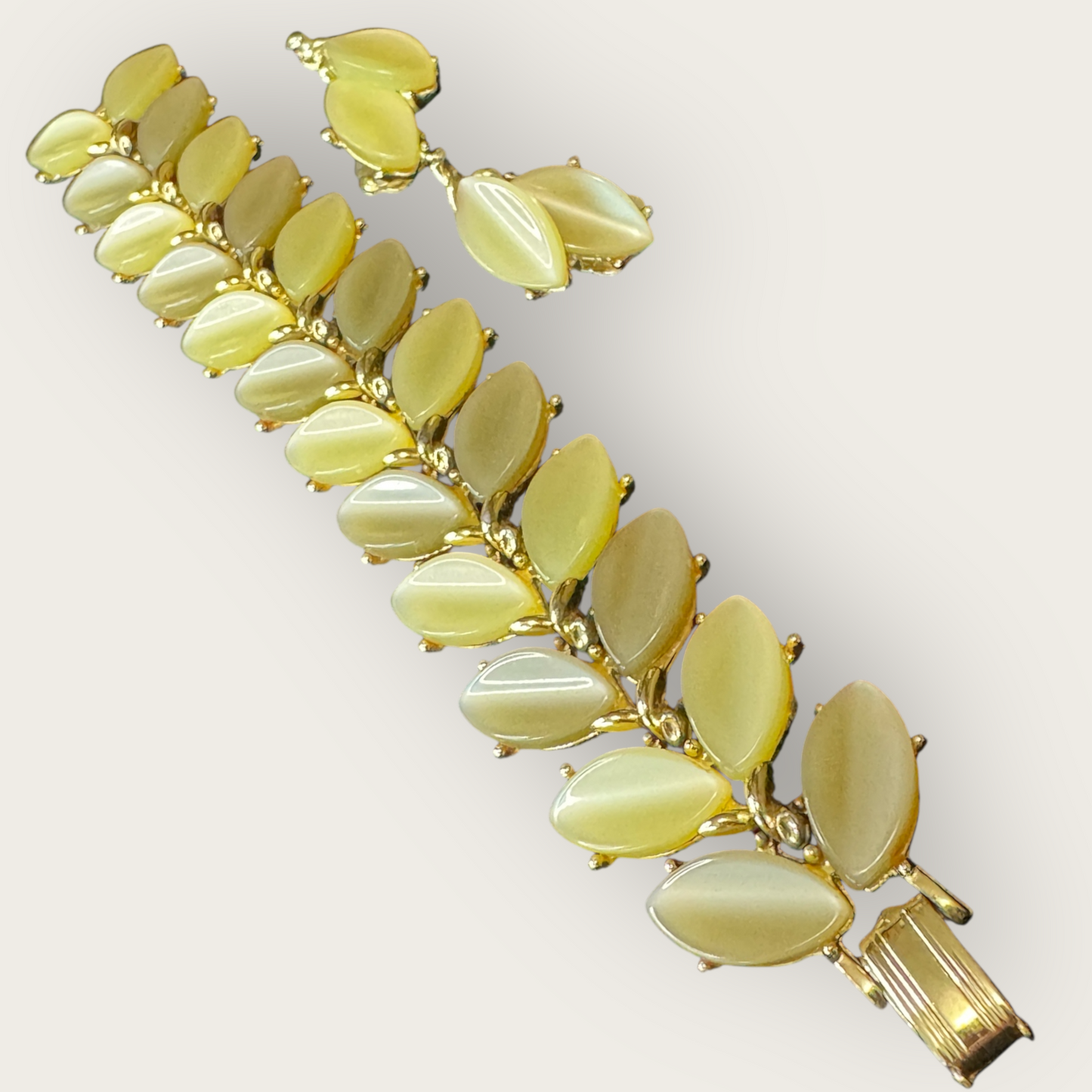 Vintage Yellow Thermoset Lucite Bracelet and Earring Set – Signed Kramer Bracelet (Unverified)