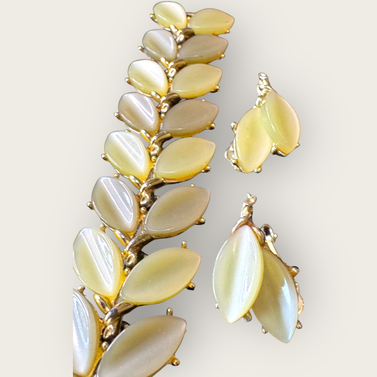 Vintage Yellow Thermoset Lucite Bracelet and Earring Set – Signed Kramer Bracelet (Unverified)