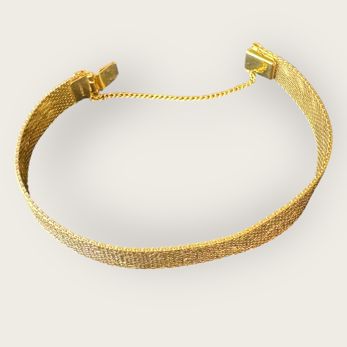 Vintage 1950s Monet Gold-Tone Rose Embossed Bracelet with Safety Chain – Signed Mid-Century Elegance
