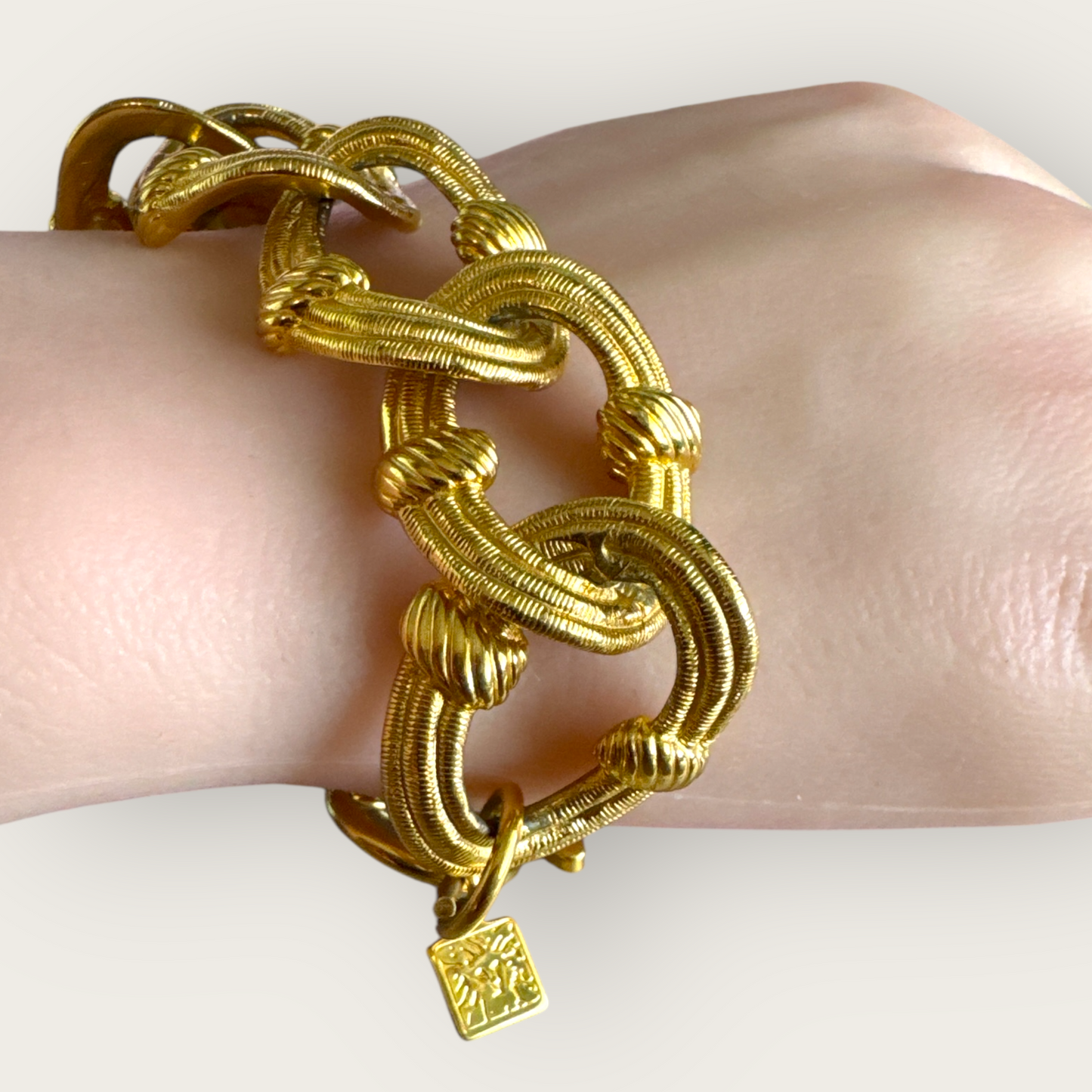 Vintage Anne Klein Textured Gold-Tone Link Bracelet with Toggle Clasp – Lion Head Tag