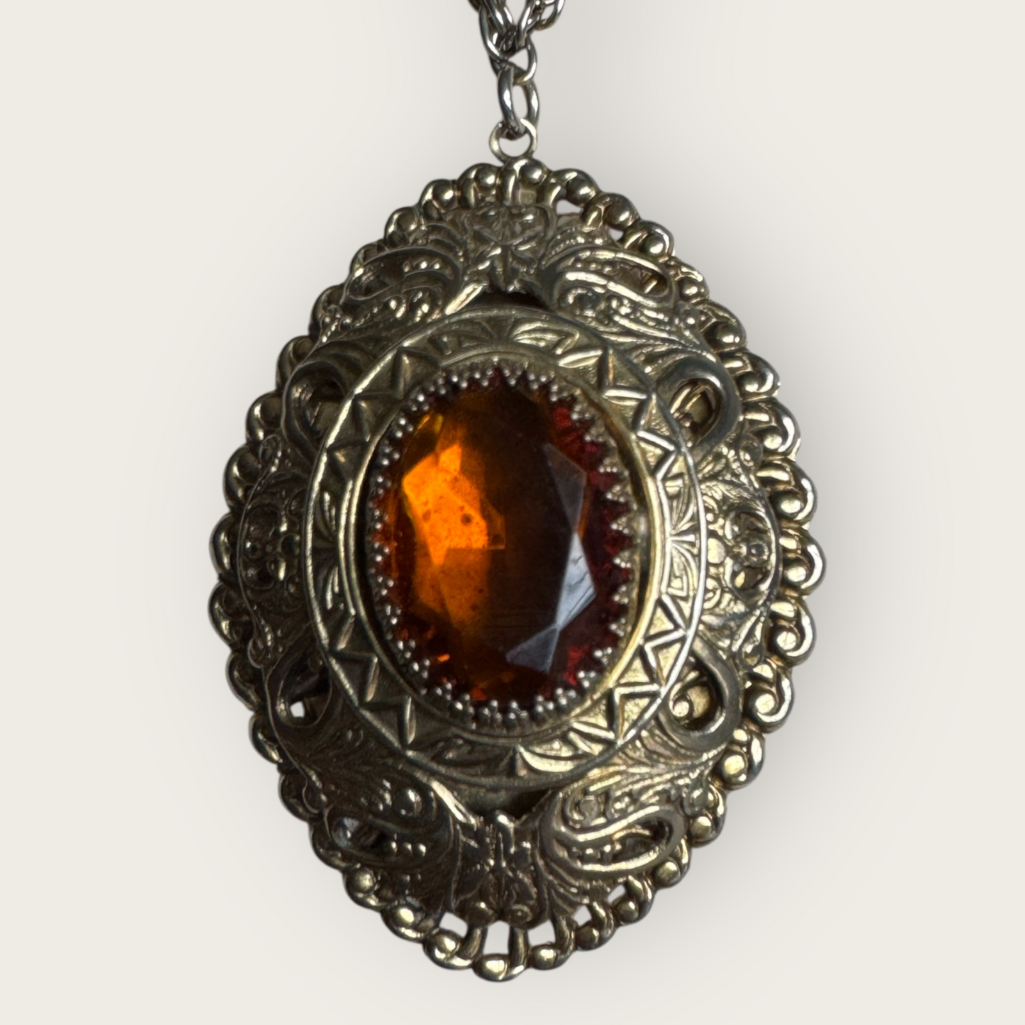 Vintage 1970s Gold-Tone Statement Pendant Necklace – Ornate Embossed Setting with Amber Glass Stone