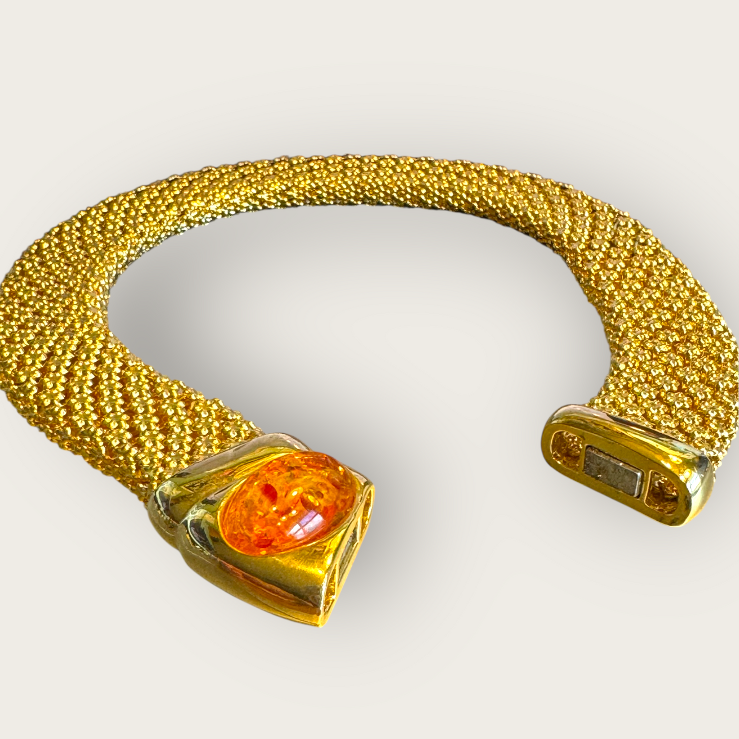Gold-Tone Mesh Floral Choker Necklace with Amber-Look Cabochon – Magnetic Closure