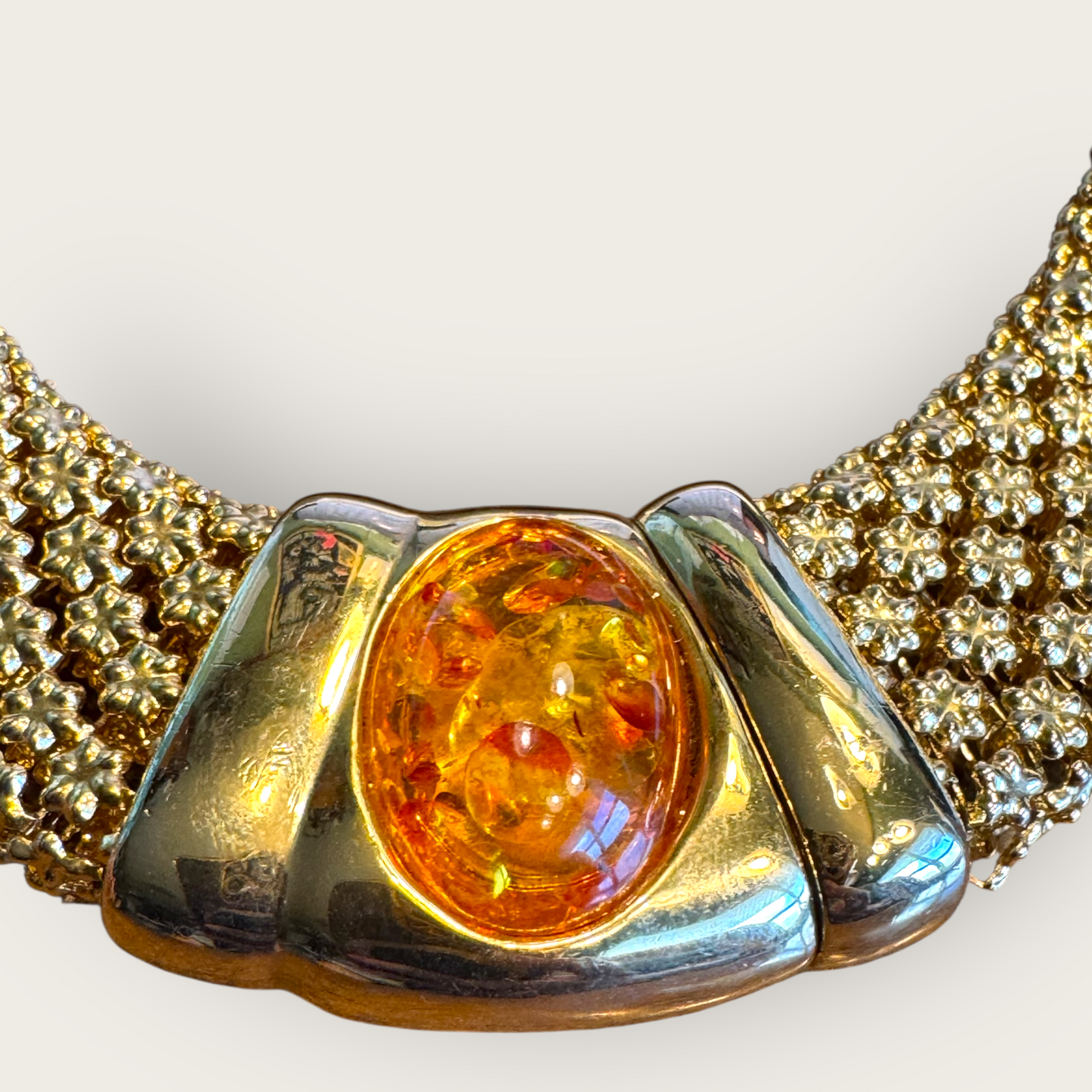 Gold-Tone Mesh Floral Choker Necklace with Amber-Look Cabochon – Magnetic Closure