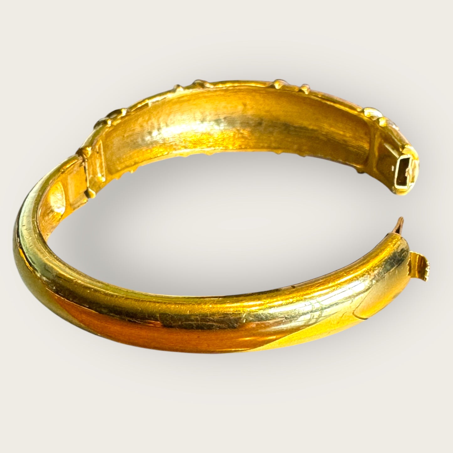Vintage Pavé Crystal & Gold-Tone Hinged Bangle Bracelet – Unsigned Designer Quality