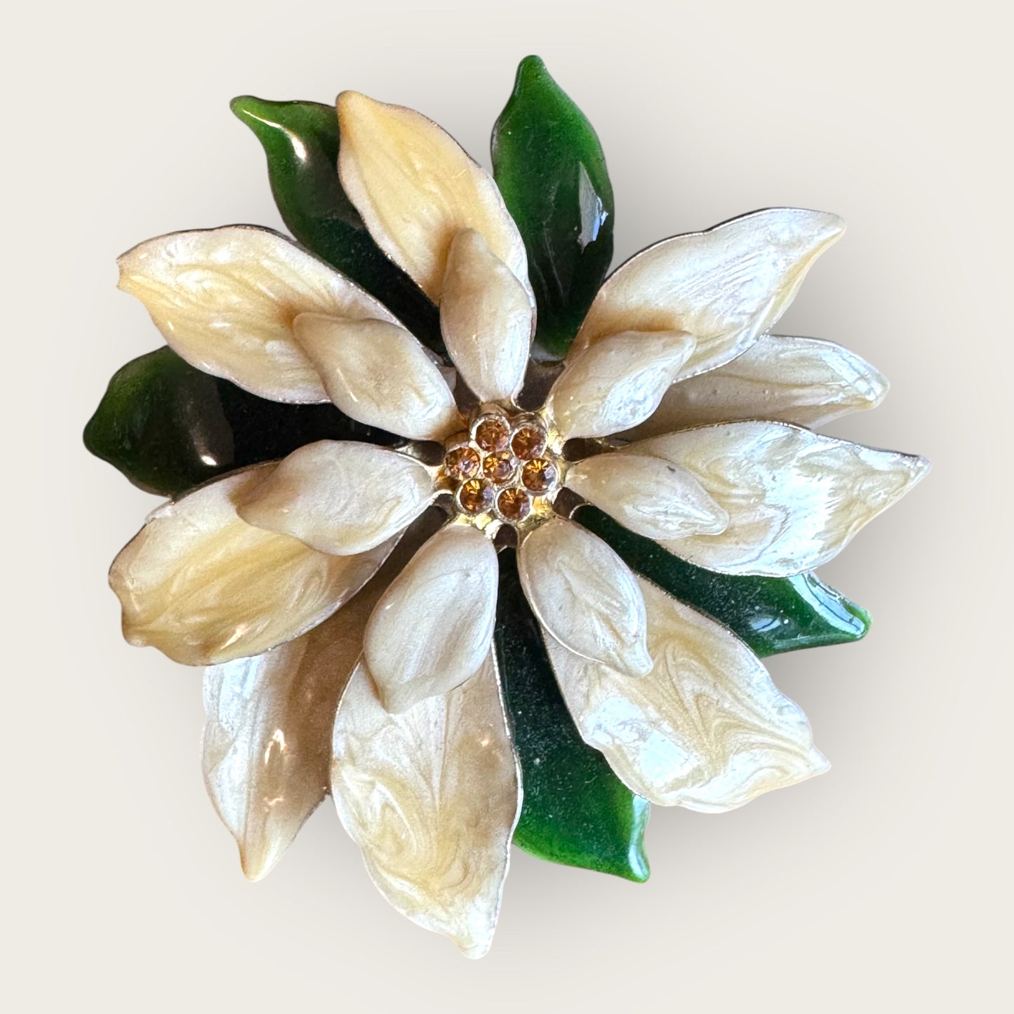 Vintage white poinsettia enamel brooch with green leaves and topaz rhinestone center – 1 inch holiday flower pin