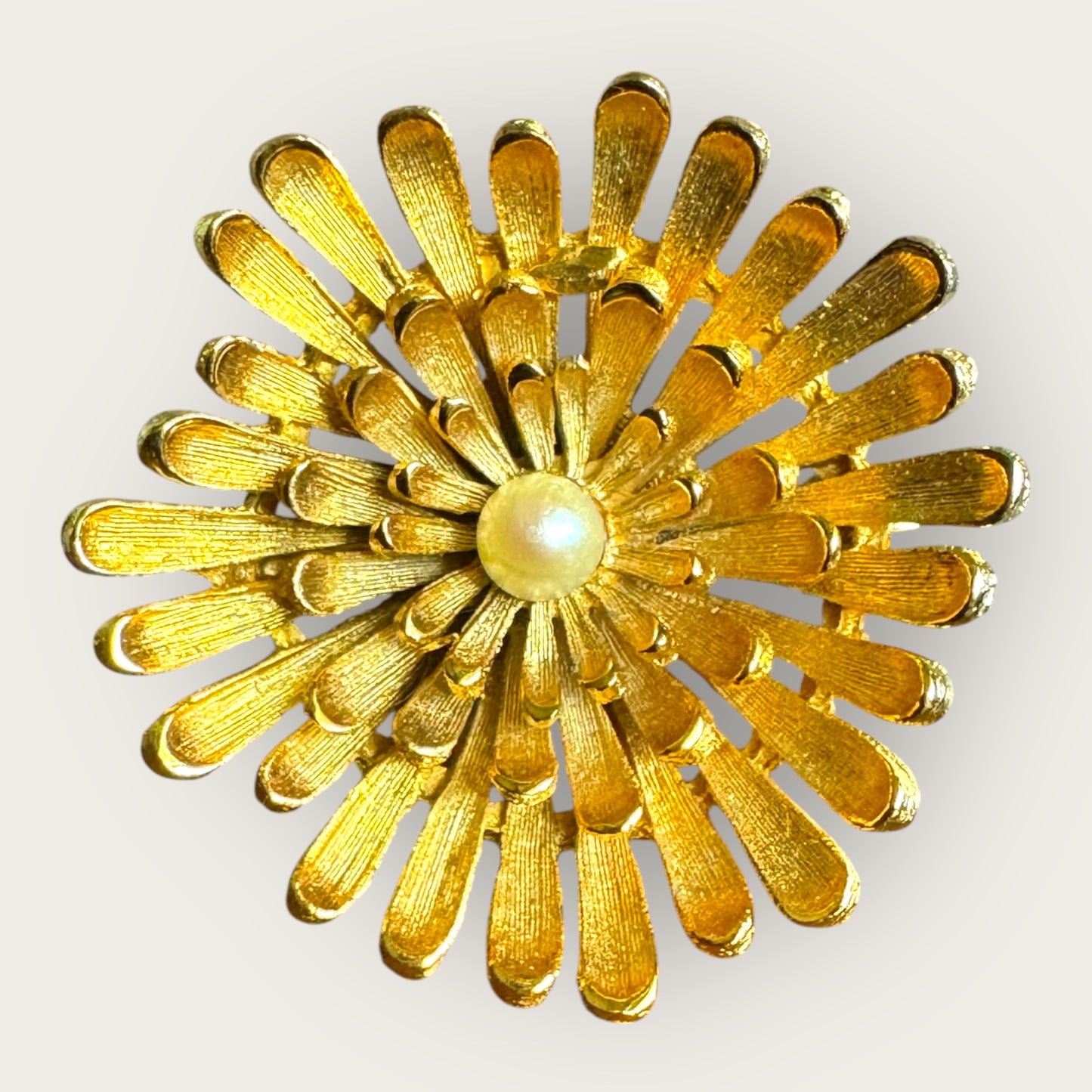 Vintage Rapallo Gold-Tone Flower Brooch with Cultured Pearl │ Original Velvet Box (1960s–1970s)