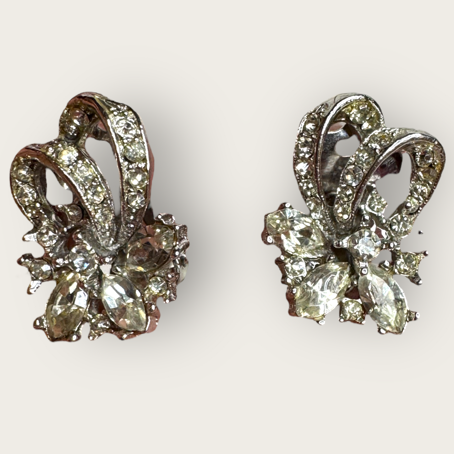 Vintage ART Rhinestone Ribbon Clip-On Earrings – Arthur Pepper Signed, 1950s–1960s