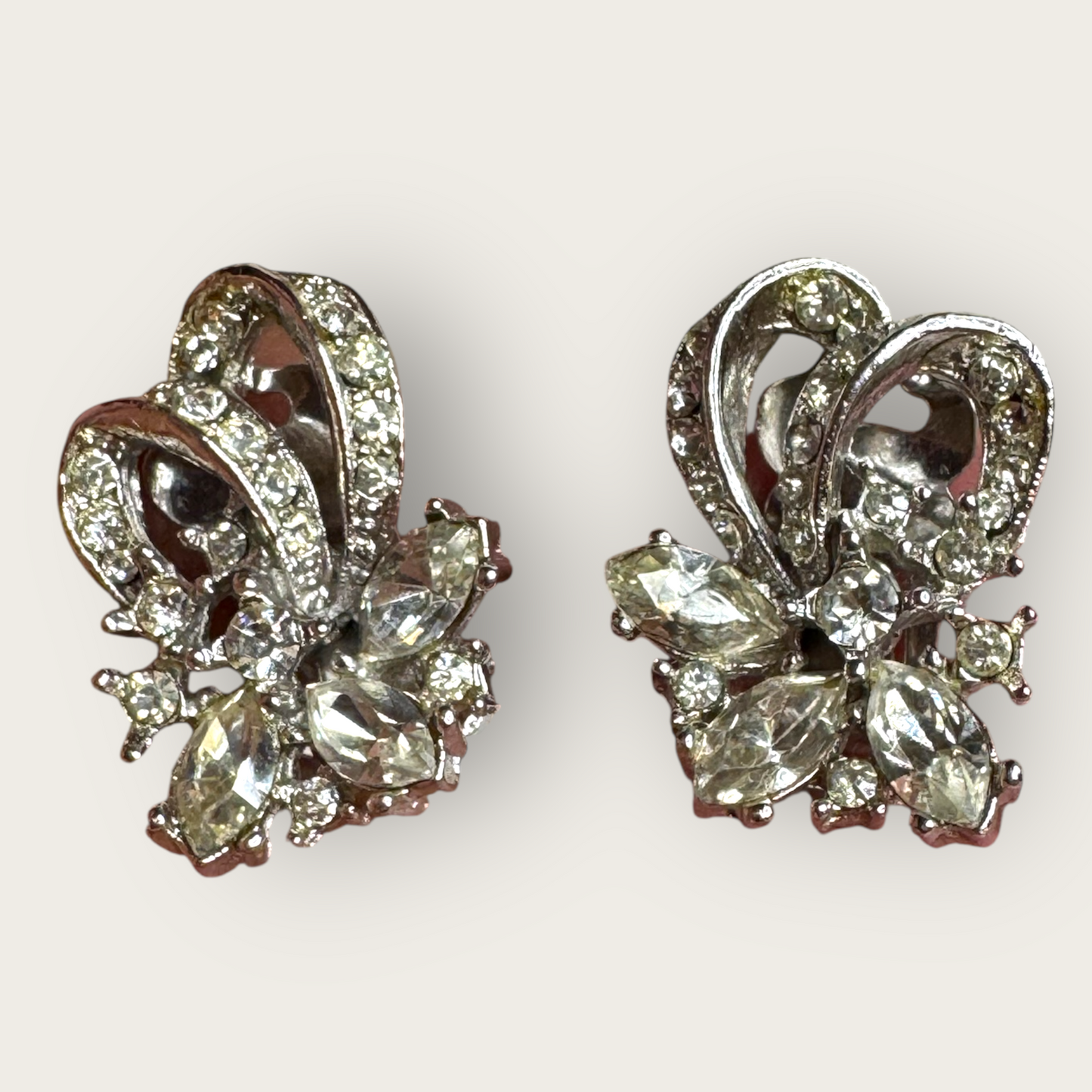 Vintage ART Rhinestone Ribbon Clip-On Earrings – Arthur Pepper Signed, 1950s–1960s