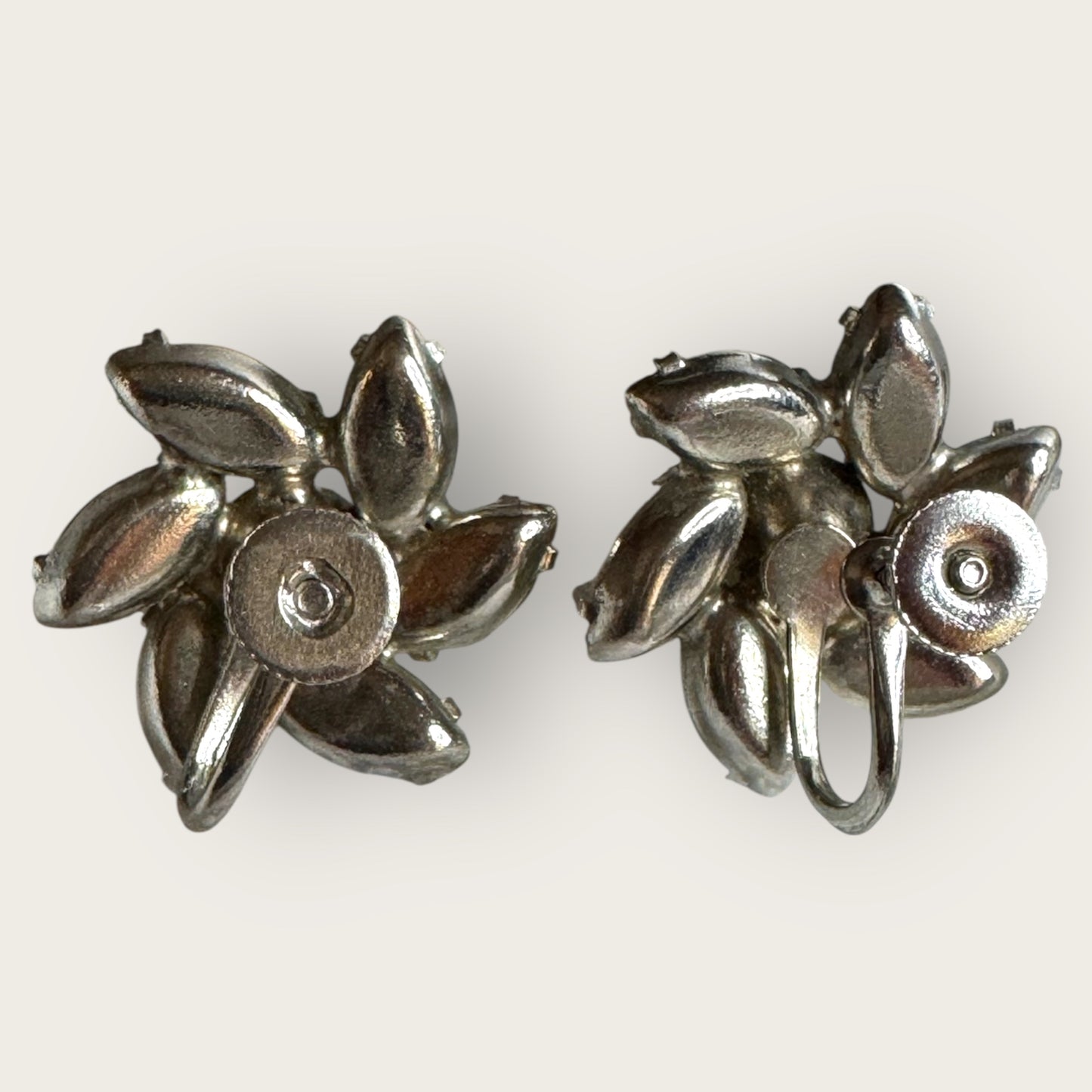 Vintage Clear Rhinestone Pinwheel Screwback Earrings – Mid-Century Silver-Tone