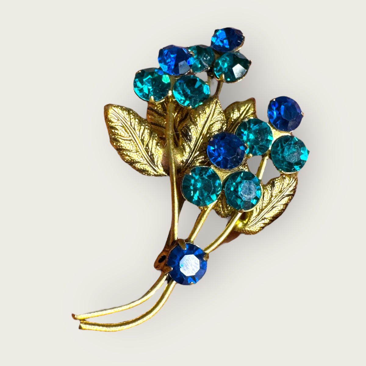 Vintage Austrian-Style Blue & Teal Rhinestone Floral Brooch – Mid-Century Bouquet Pin, Gold-Tone, 1950s–60s