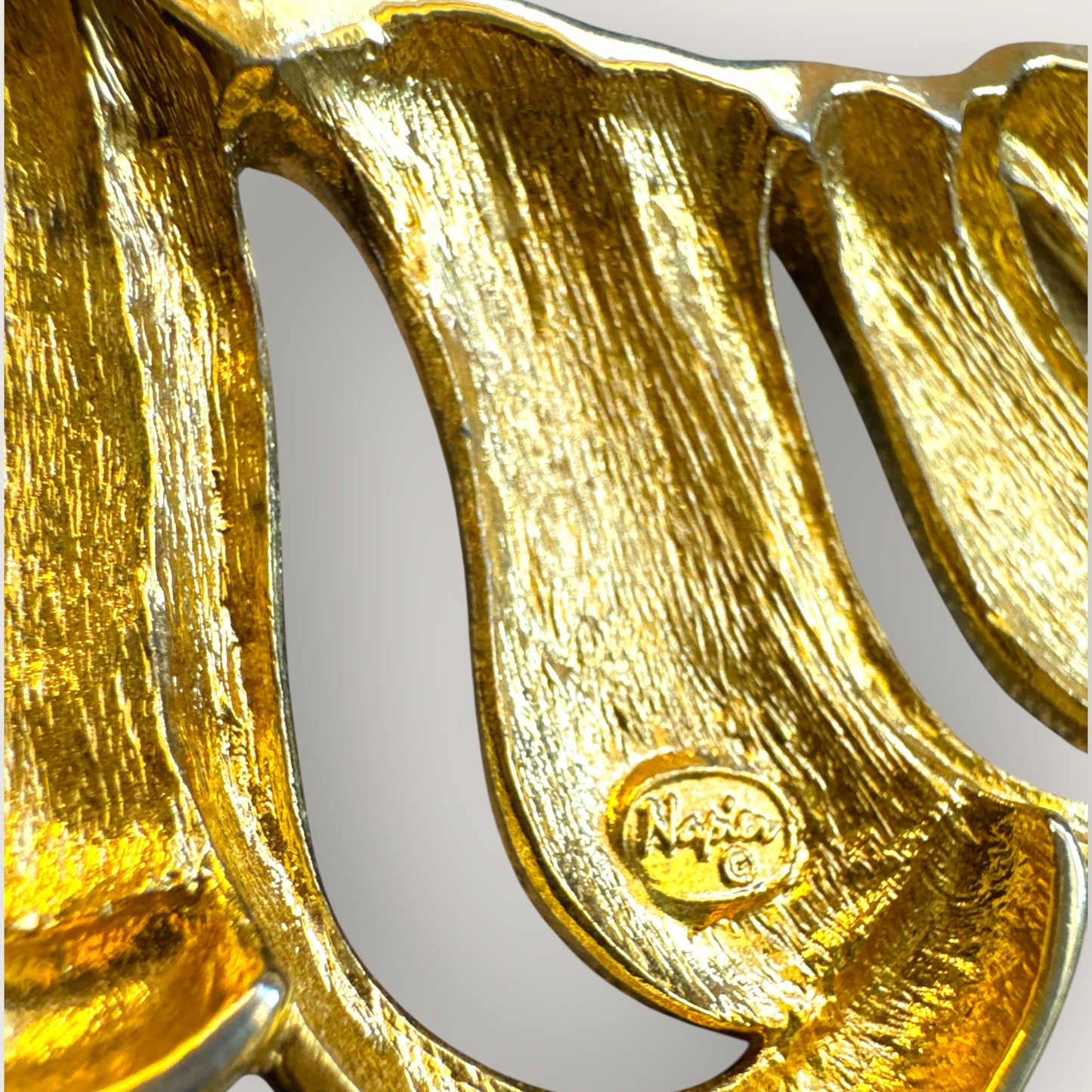 Vintage 1980s–1990s Napier Frosted Beige Enamel Omega Runway Statement Collar Necklace
