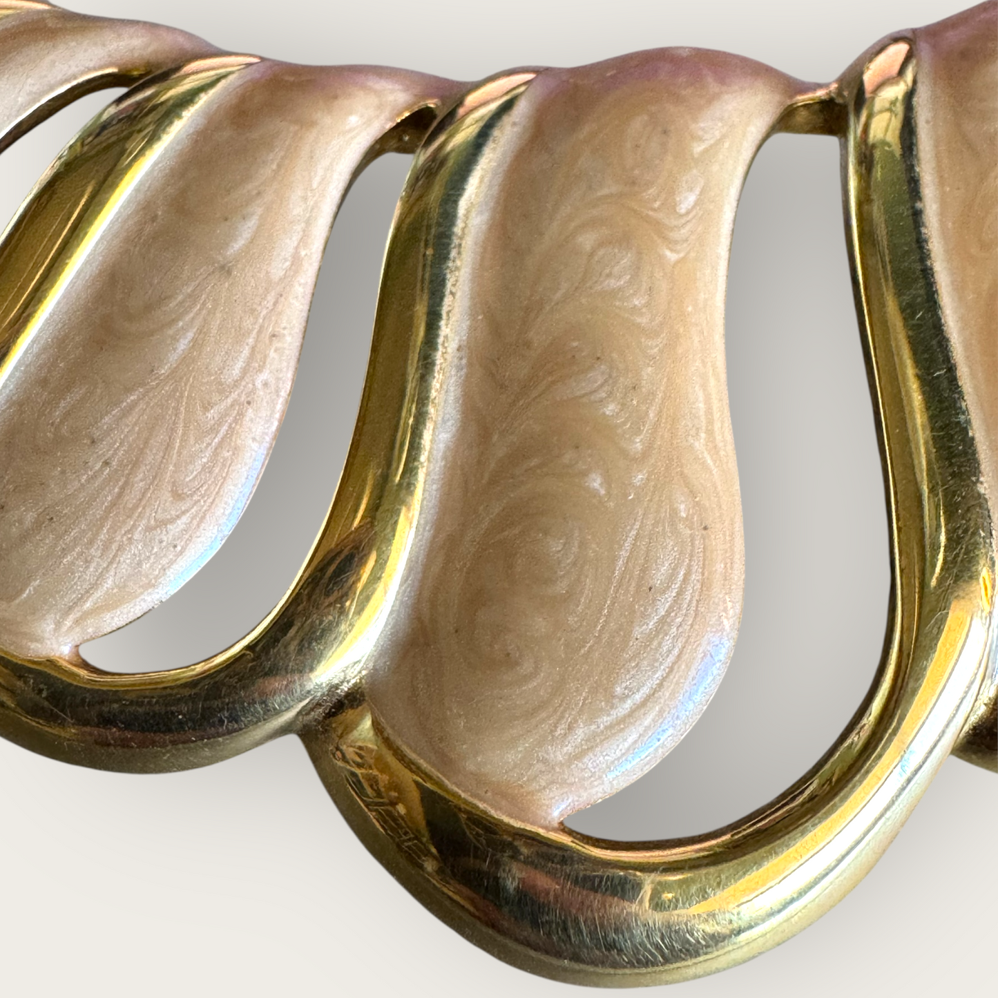 Vintage 1980s–1990s Napier Frosted Beige Enamel Omega Runway Statement Collar Necklace