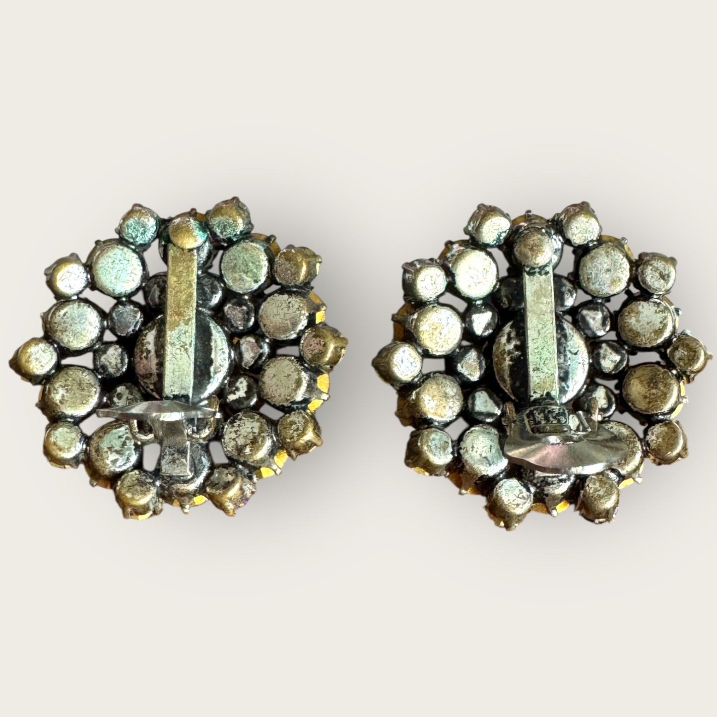 Signed Austria Lavender & Amethyst Dome Rhinestone Clip-On Earrings – 1950s Mid-Century Cocktail Jewelry