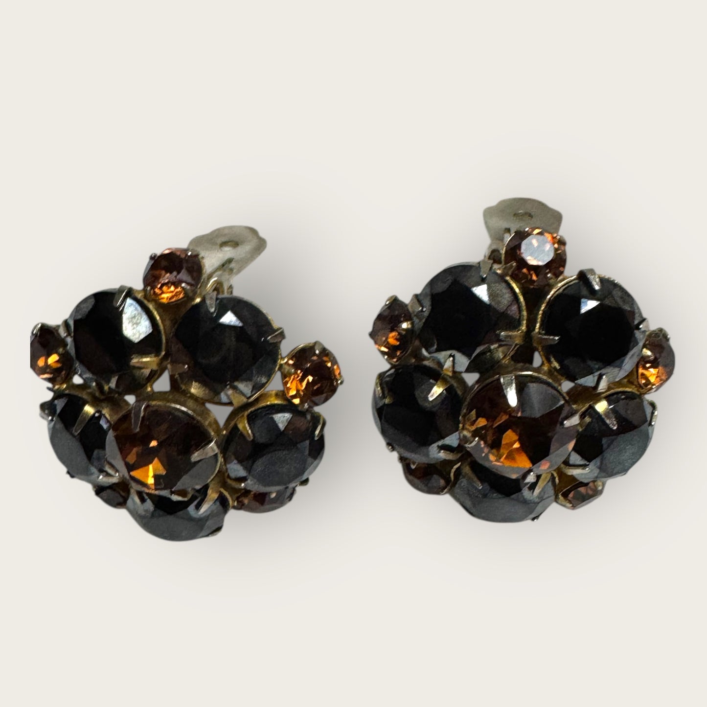 Vintage Black & Root Beer Domed Rhinestone Earrings – 1950s Bold Cocktail Clip-Ons – Mid-Century Statement Jewelry