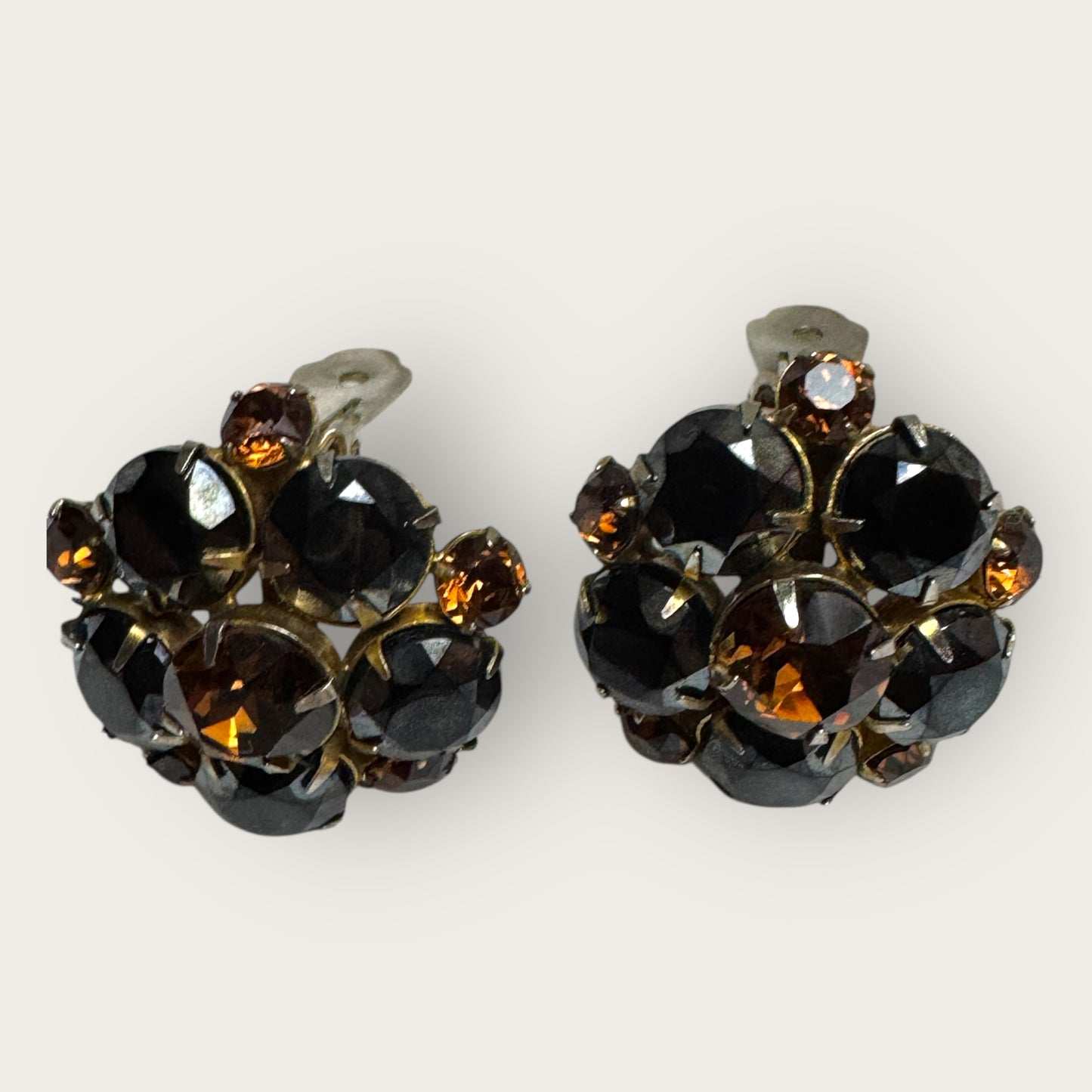 Vintage Black & Root Beer Domed Rhinestone Earrings – 1950s Bold Cocktail Clip-Ons – Mid-Century Statement Jewelry
