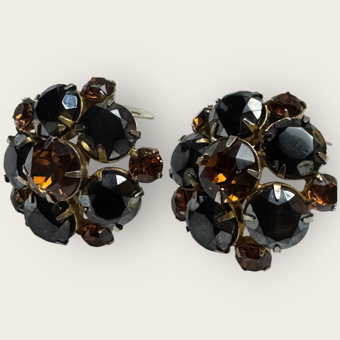 Vintage Black & Root Beer Domed Rhinestone Earrings – 1950s Bold Cocktail Clip-Ons – Mid-Century Statement Jewelry