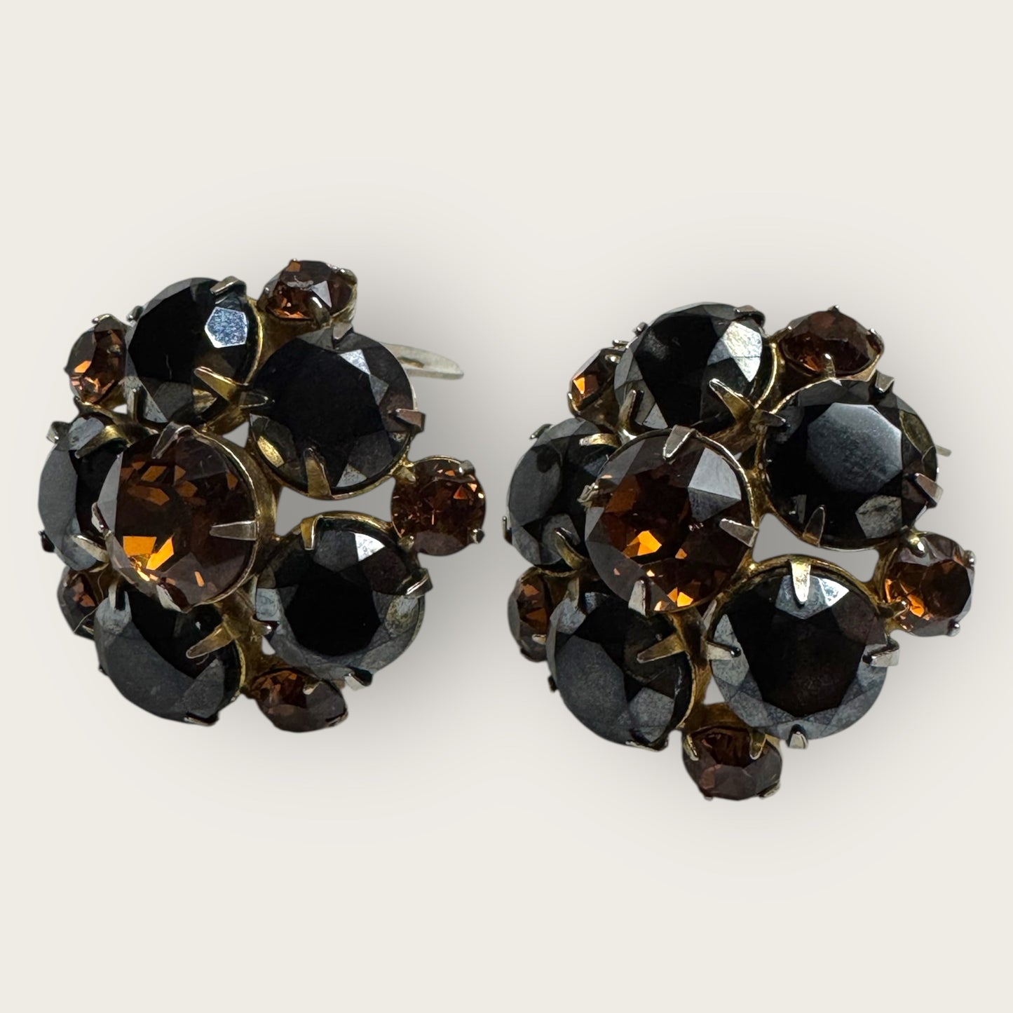 Vintage Black & Root Beer Domed Rhinestone Earrings – 1950s Bold Cocktail Clip-Ons – Mid-Century Statement Jewelry