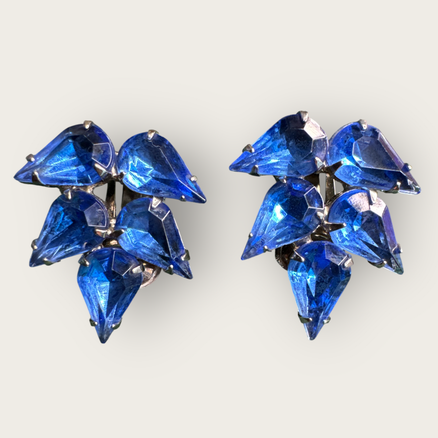 Vintage Royal Blue Teardrop Rhinestone Cluster Earrings – Silvertone Clip-On (Unsigned)