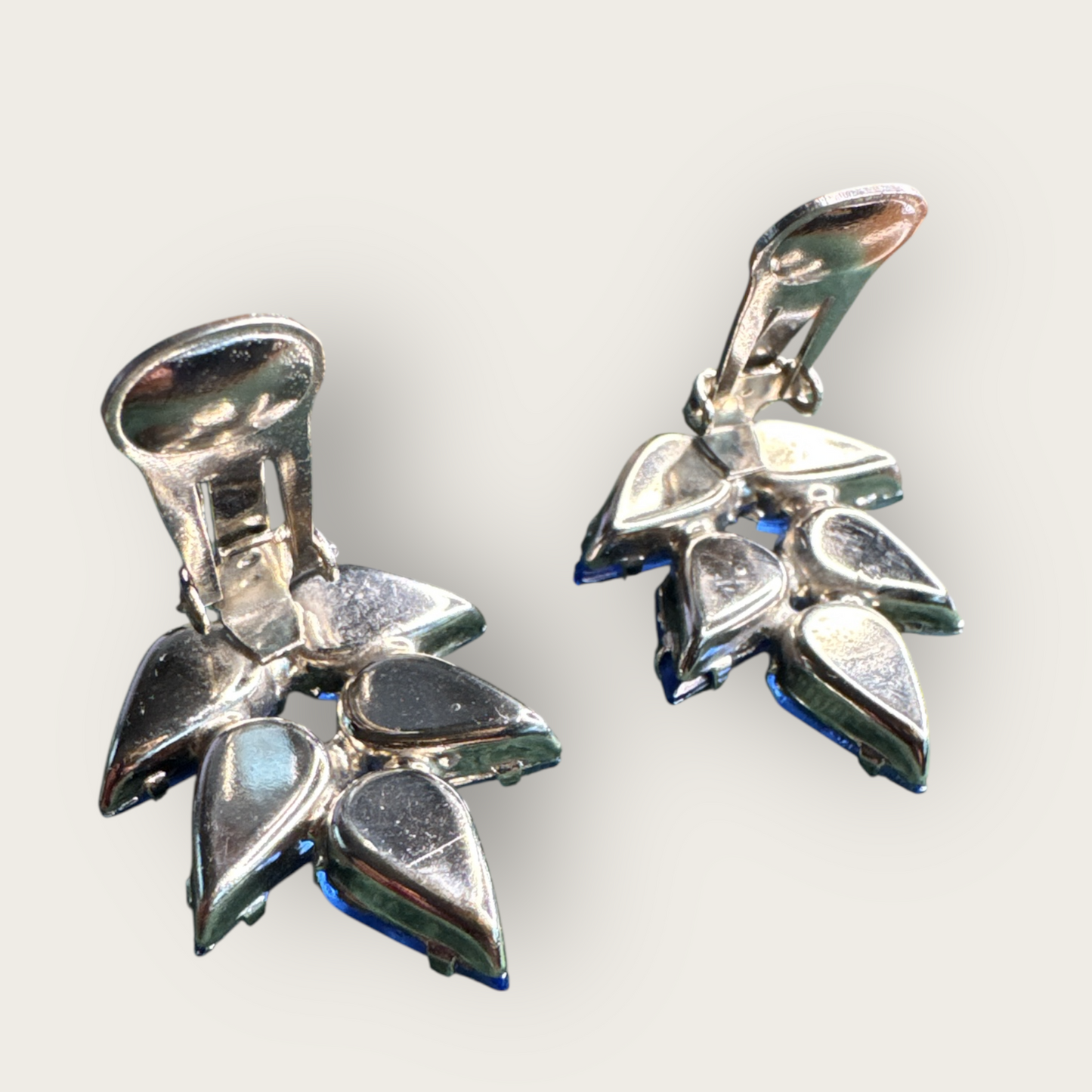 Vintage Royal Blue Teardrop Rhinestone Cluster Earrings – Silvertone Clip-On (Unsigned)