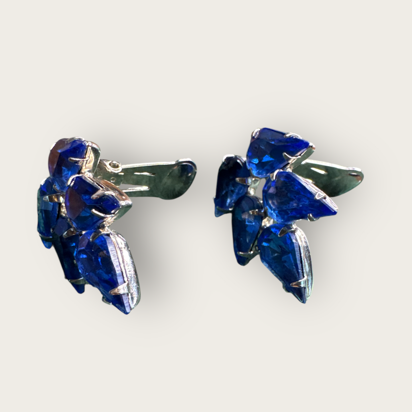 Vintage Royal Blue Teardrop Rhinestone Cluster Earrings – Silvertone Clip-On (Unsigned)