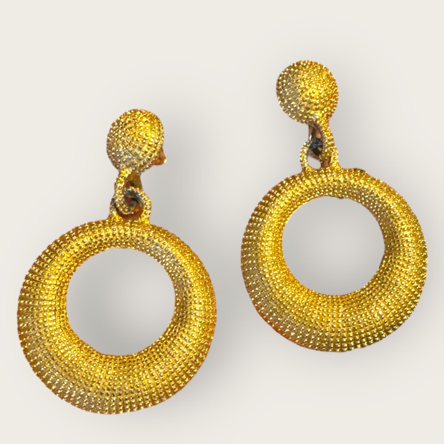 Vintage gold-tone textured hoop earrings – bold statement dangles