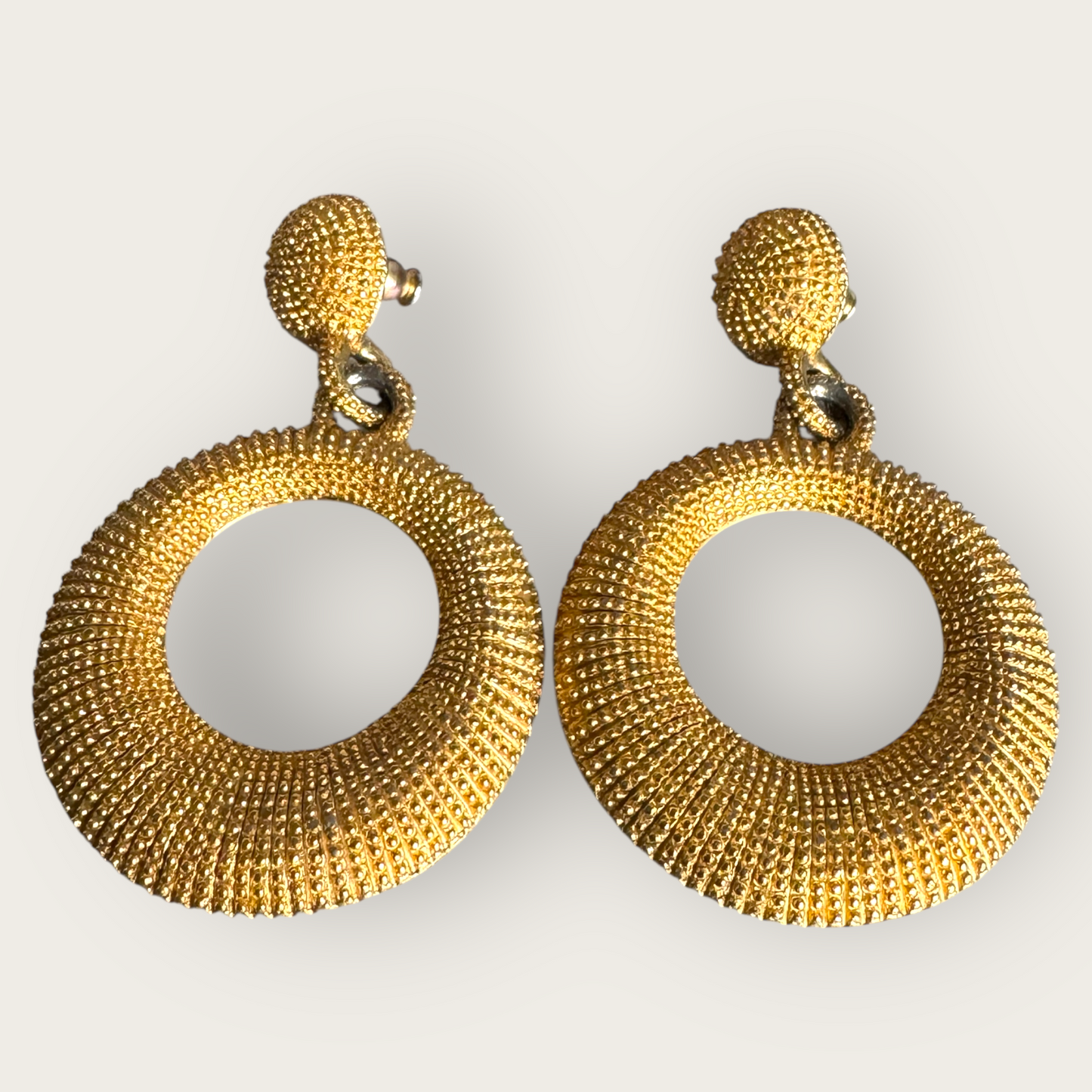 Vintage gold-tone textured hoop earrings – bold statement dangles
