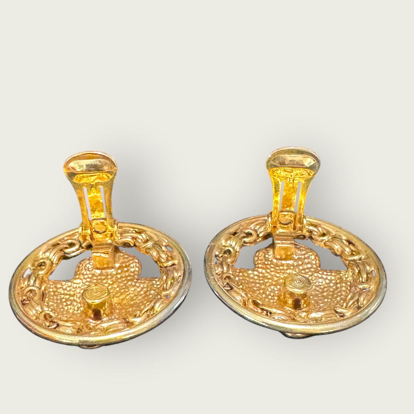 Vintage Enamel Leaf Motif Clip-On Earrings – Gold-Tone Statement Discs