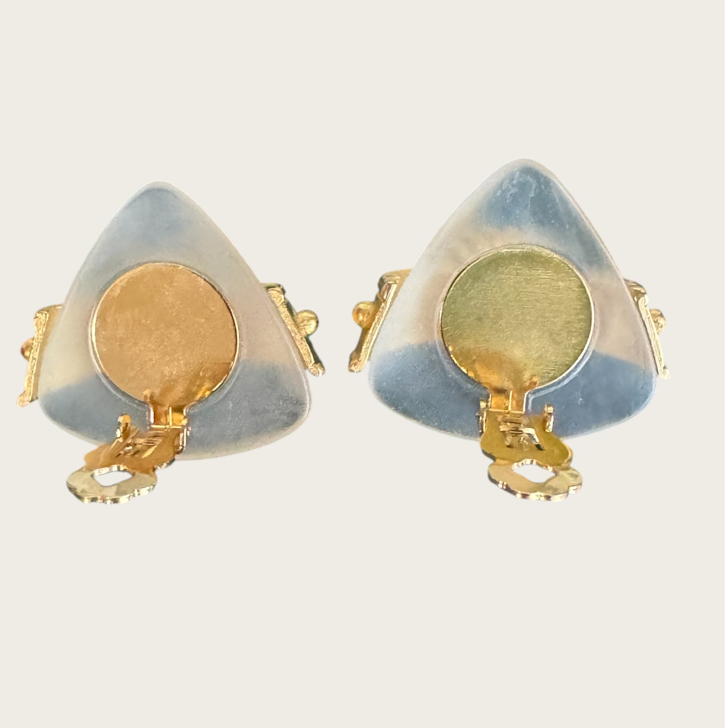 Vintage 1980s Lucite & Gold-Tone Statement Clip-On Earrings – Black Cabochon, Frosted Triangular Design