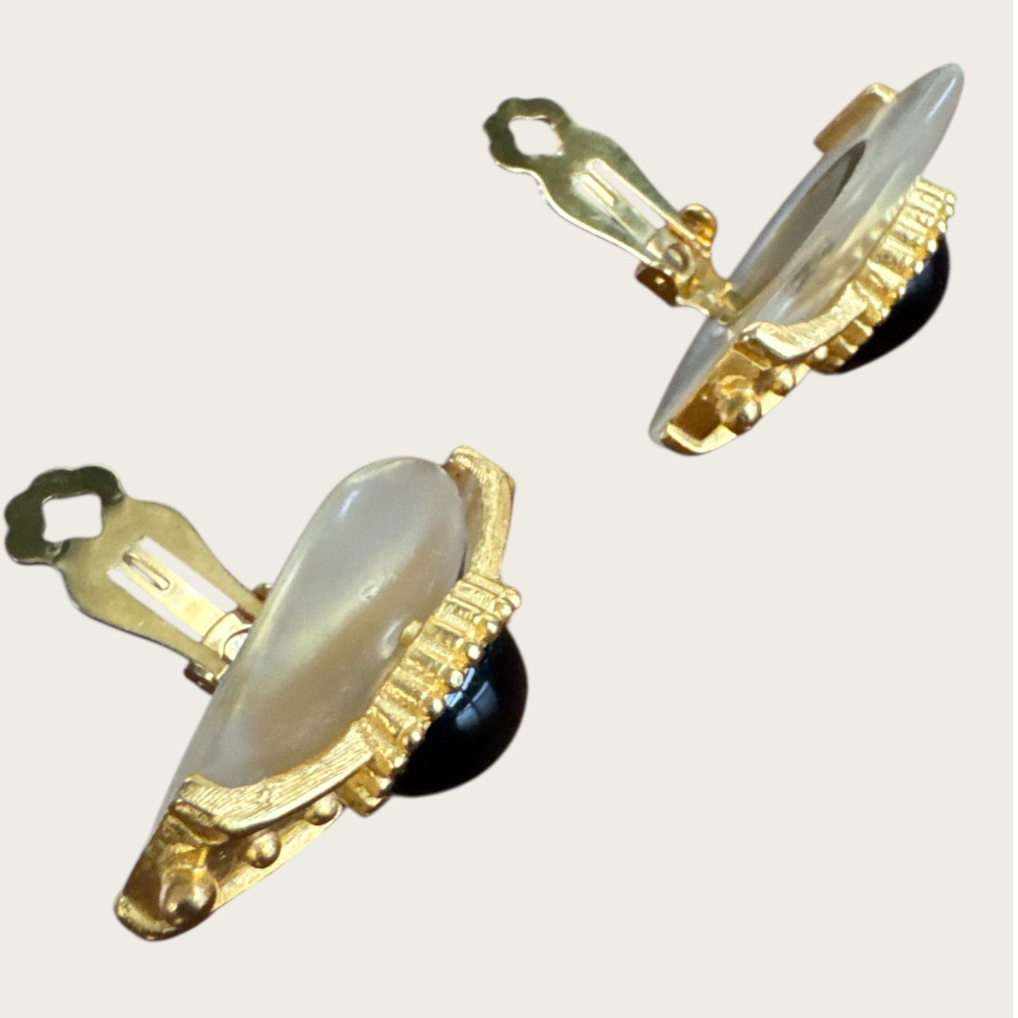 Vintage 1980s Lucite & Gold-Tone Statement Clip-On Earrings – Black Cabochon, Frosted Triangular Design