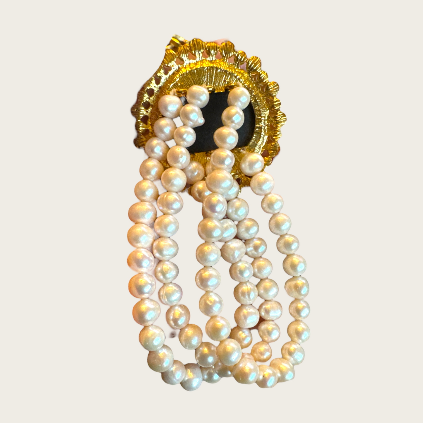 Vintage Pearl & Cameo Stretch Bracelet – Genuine 6.9 mm Pearls, Crystal Halo, 1980s Revival