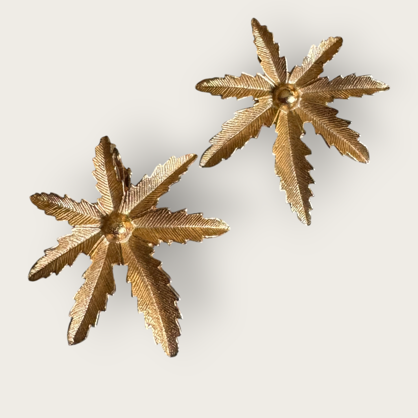 Vintage Sarah Coventry Gold-Tone Leaf Starburst Clip-On Earrings – 1970s Signed