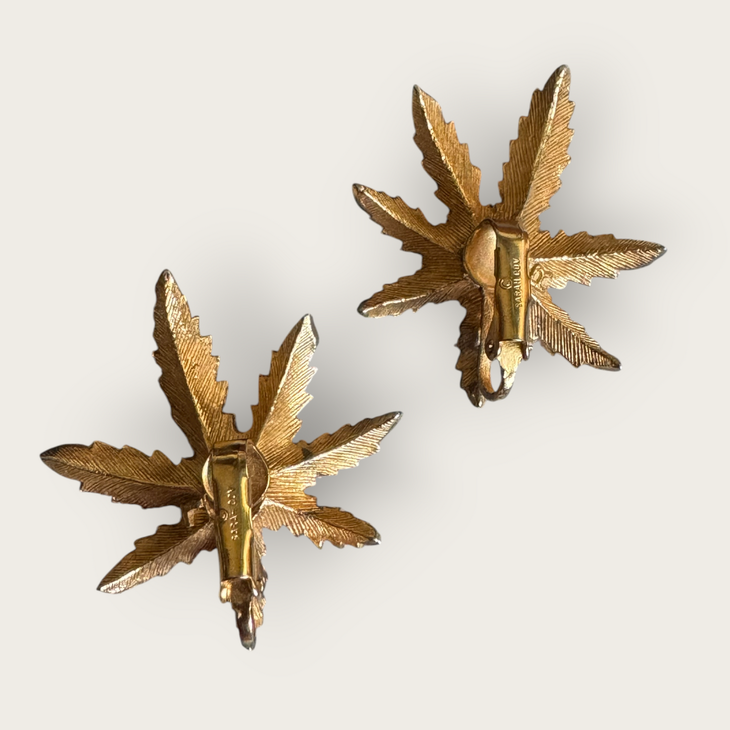 Vintage Sarah Coventry Gold-Tone Leaf Starburst Clip-On Earrings – 1970s Signed