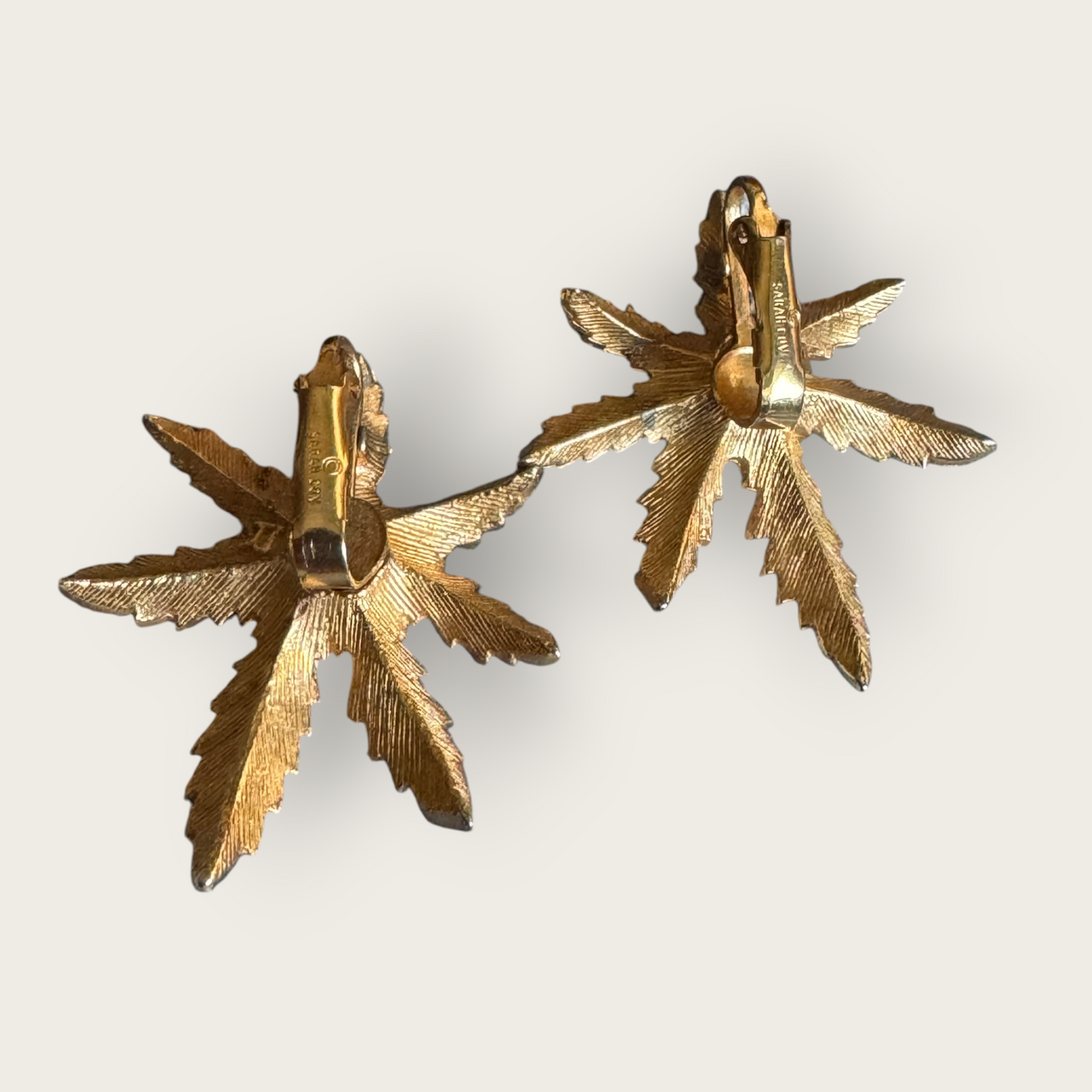 Vintage Sarah Coventry Gold-Tone Leaf Starburst Clip-On Earrings – 1970s Signed