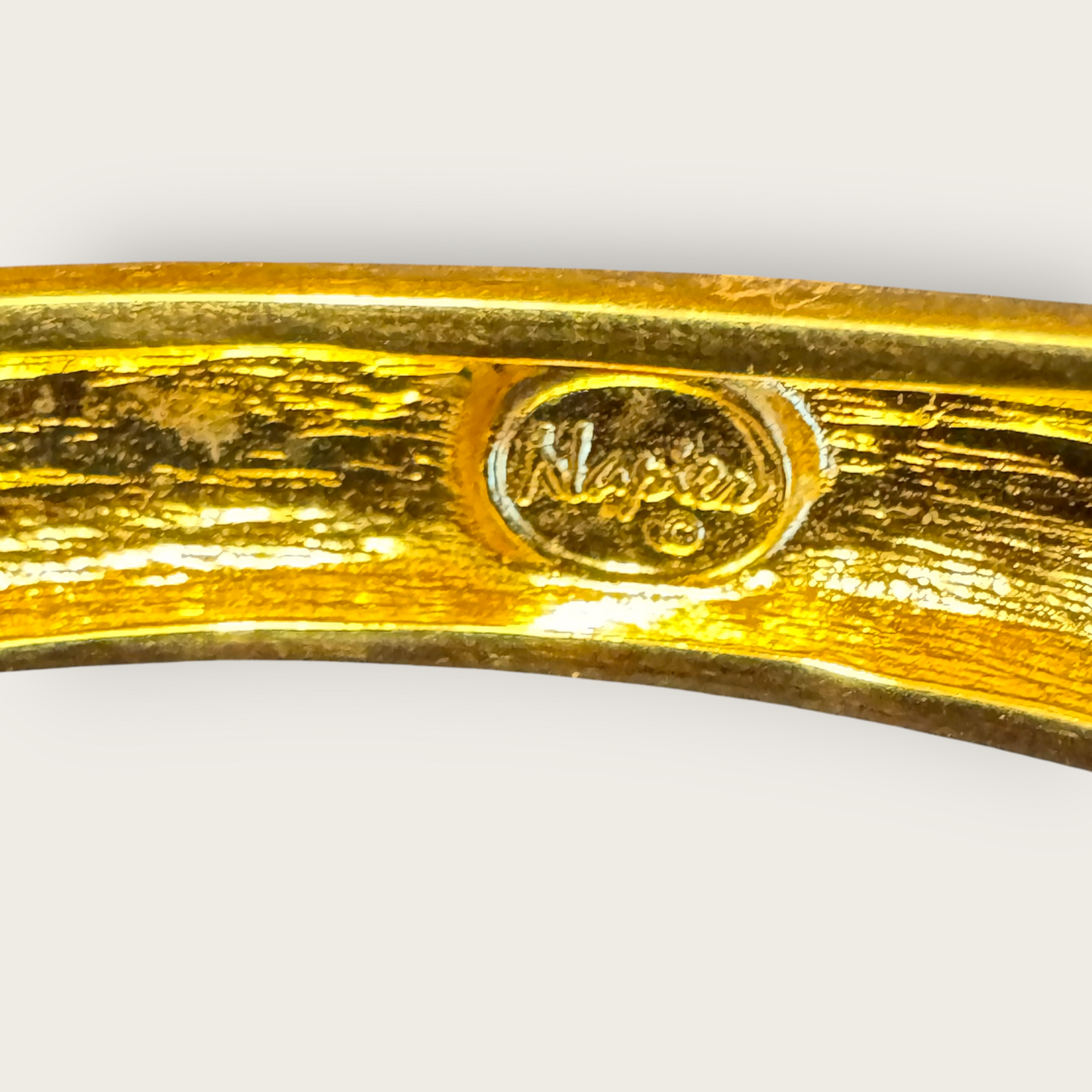 Vintage Napier Beige Enamel and Gold-Tone Hinged Bracelet – 1980s–1990s Statement Jewelry