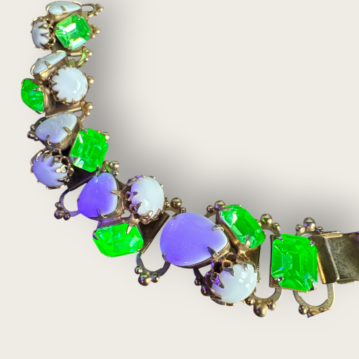 Vintage Uranium Glass & Opaque Pear Cabochon Panel Bracelet – Mid-Century Designer Style, Antique Gold Tone (6¼”)