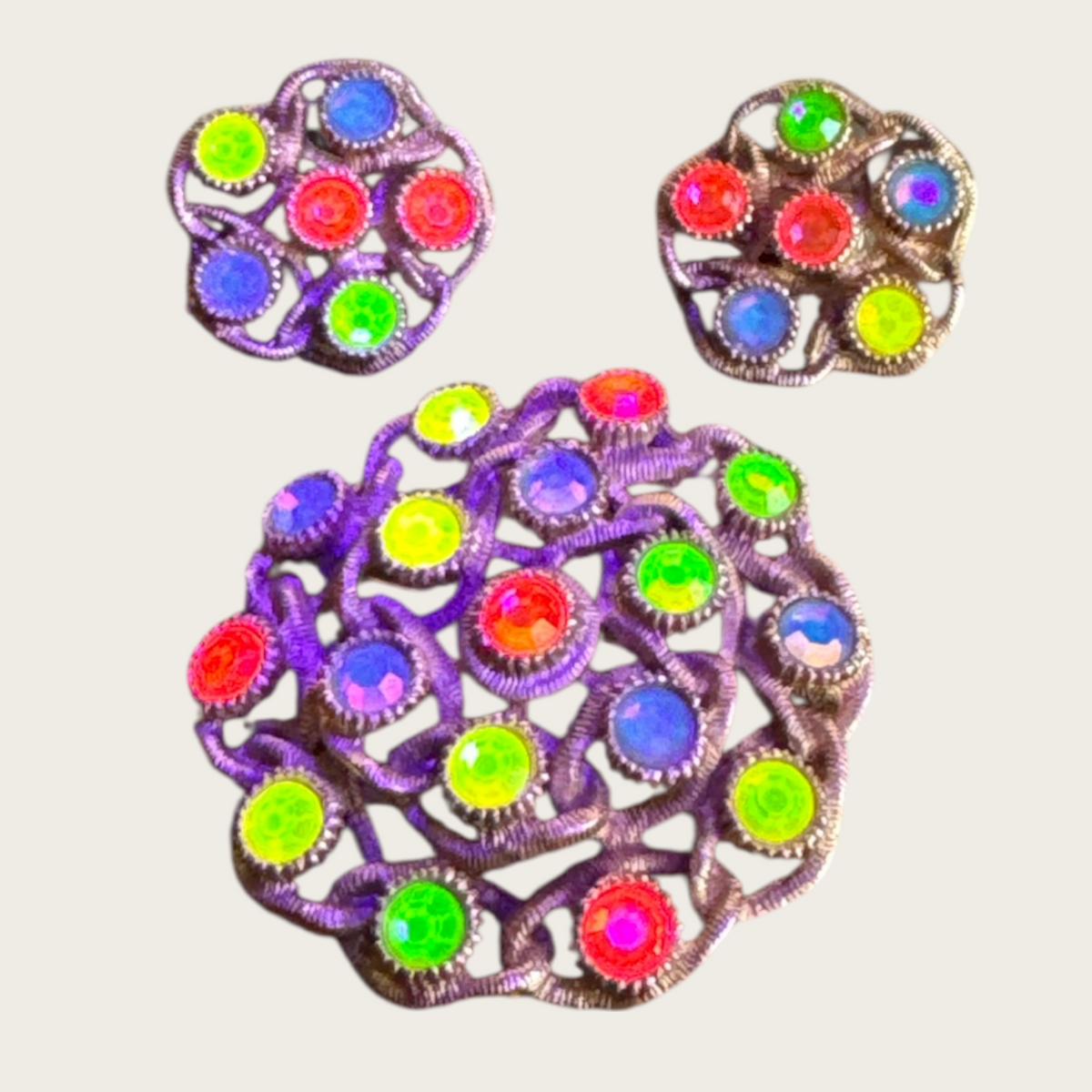 SARAH Coventry “Fiesta” Cabochon Brooch & Earring Set – Multicolor Uranium Glass, 1960s Gold-Tone