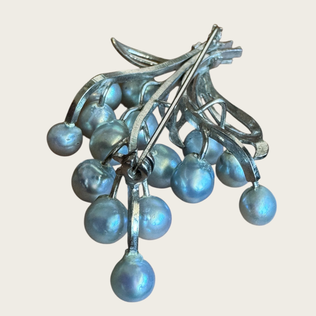 Vintage Gray Pearl Floral Spray Brooch – Mid-Century Costume Elegance