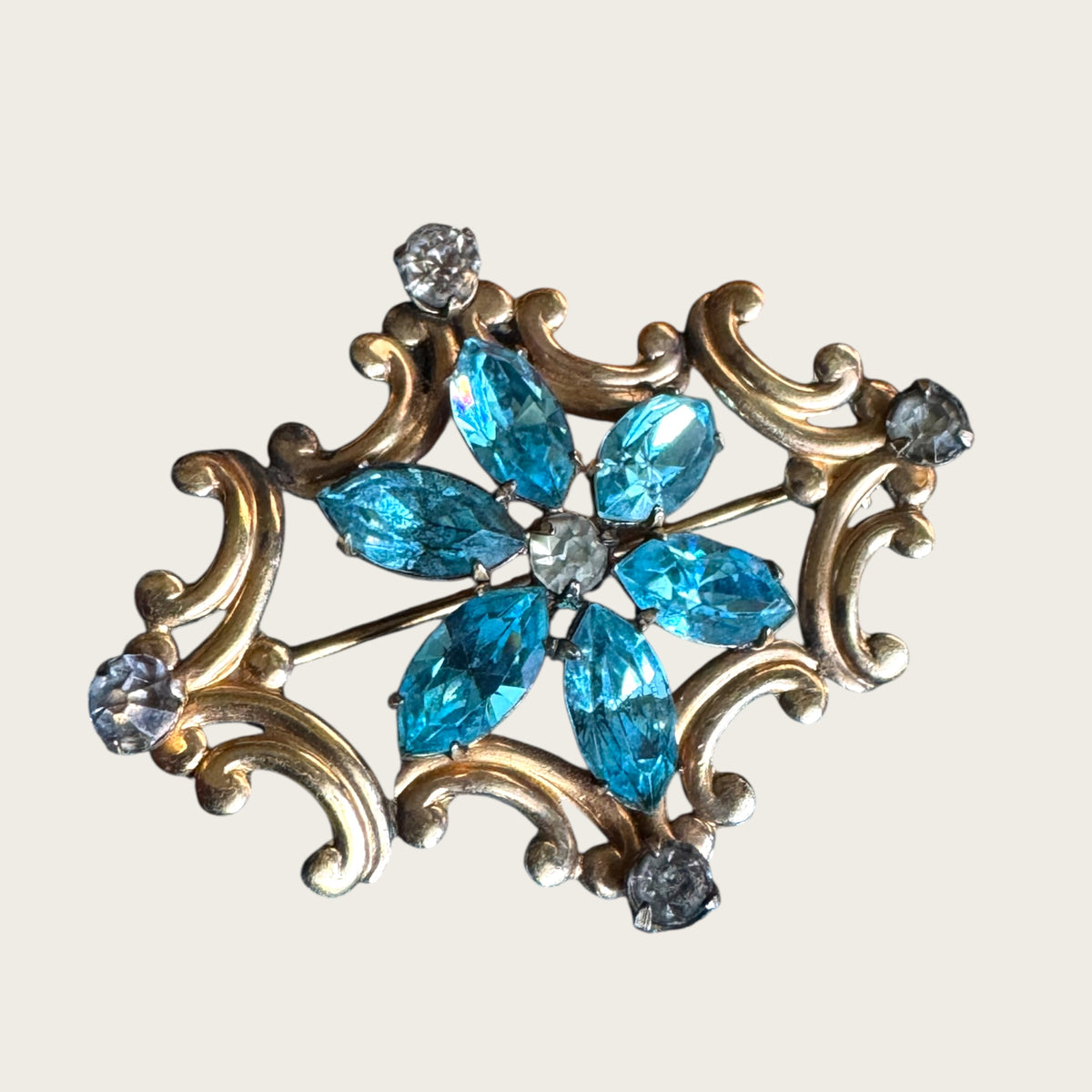 Vintage Simmons Blue Rhinestone Scroll Brooch-Pendant – 1940s Floral Motif in Gold Tone