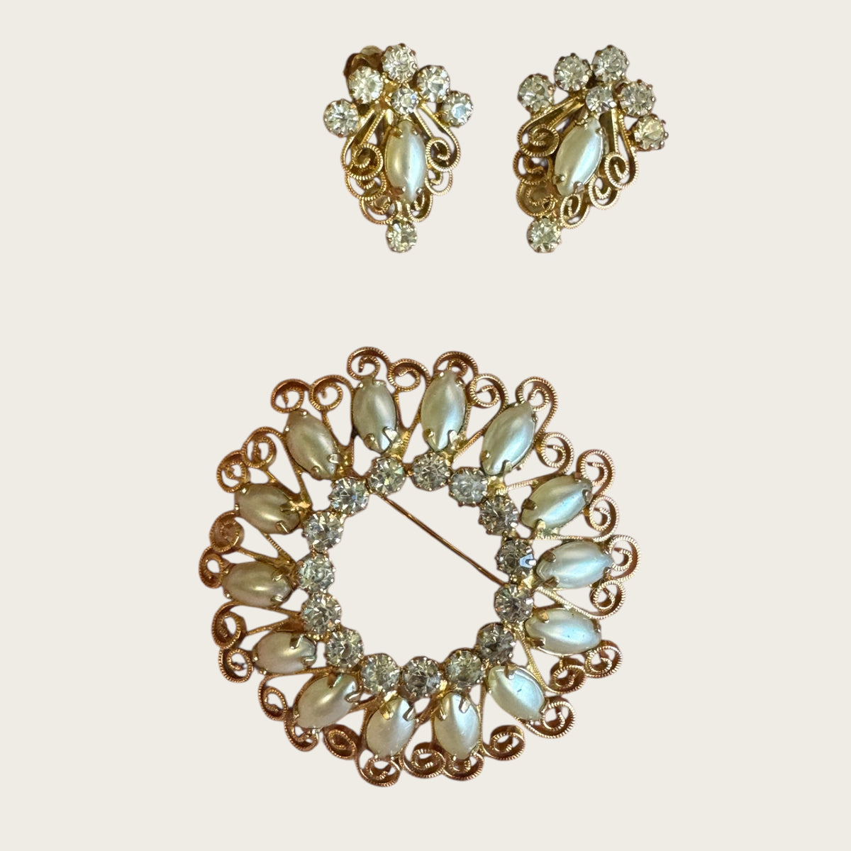 Vintage Hope Chest Faux Pearl & Rhinestone Demi-Parure – Brooch & Clip Earring Set – Mid-Century Gold-Tone Filigree Design