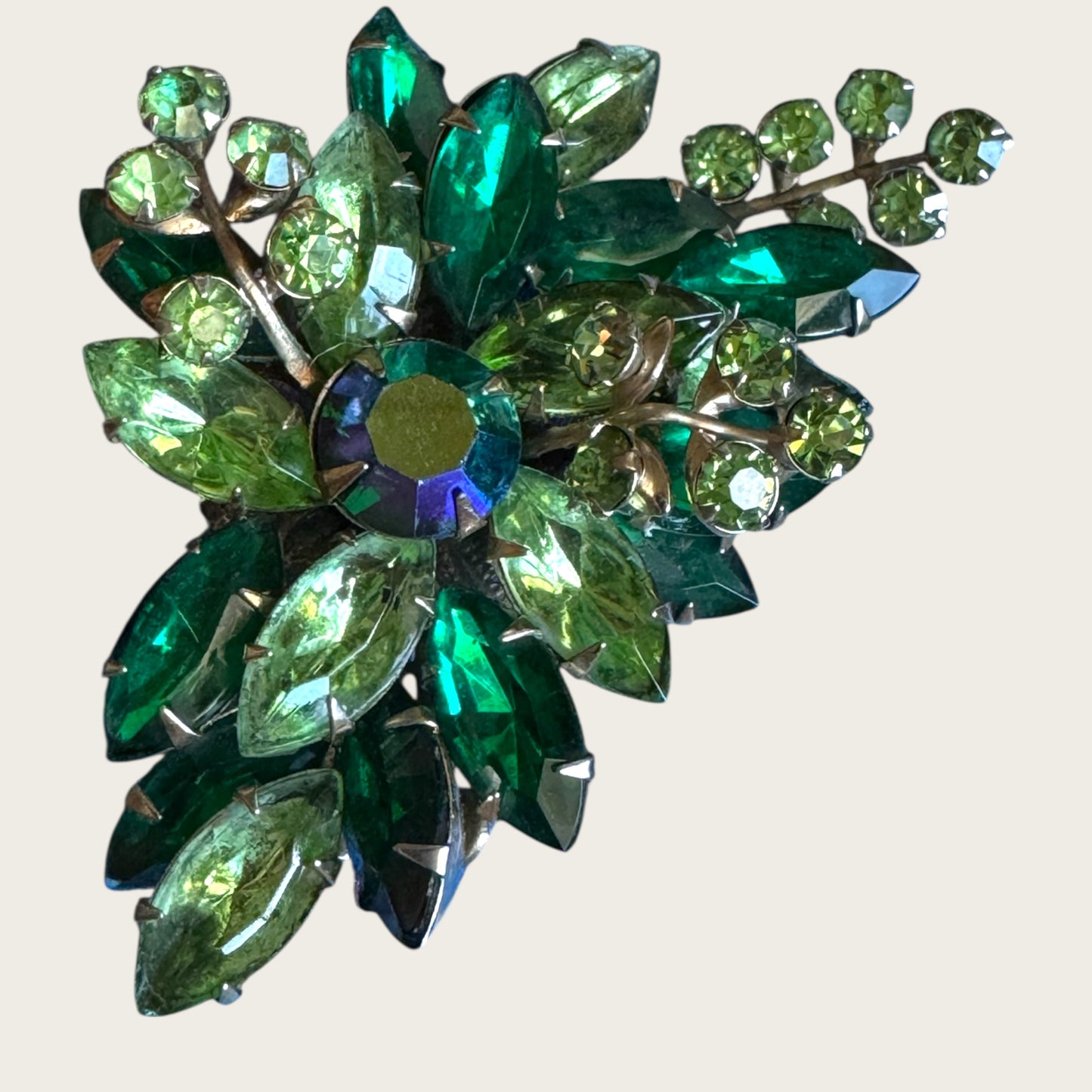 Vintage Emerald Green & Light Peridot Rhinestone Spray Brooch – Layered Silvertone Design (1950s–1960s)