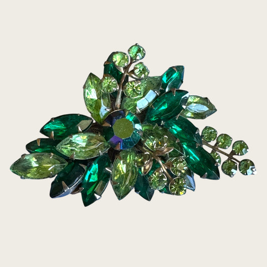 Vintage Emerald Green & Light Peridot Rhinestone Spray Brooch – Layered Silvertone Design (1950s–1960s)
