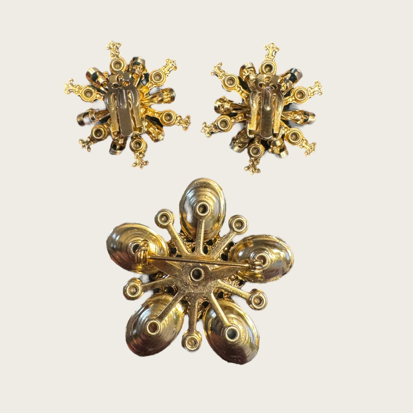 West German Carved Glass & Aurora Borealis Set | Vintage Gilt Filigree Brooch & Earrings (1950s–1960s)