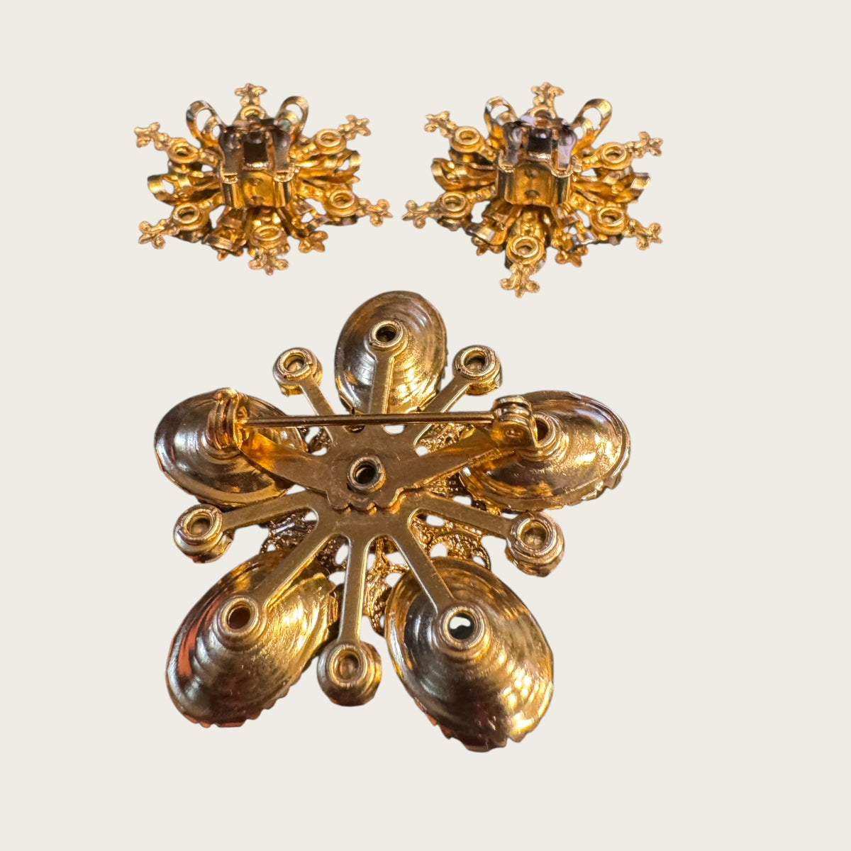 West German Carved Glass & Aurora Borealis Set | Vintage Gilt Filigree Brooch & Earrings (1950s–1960s)