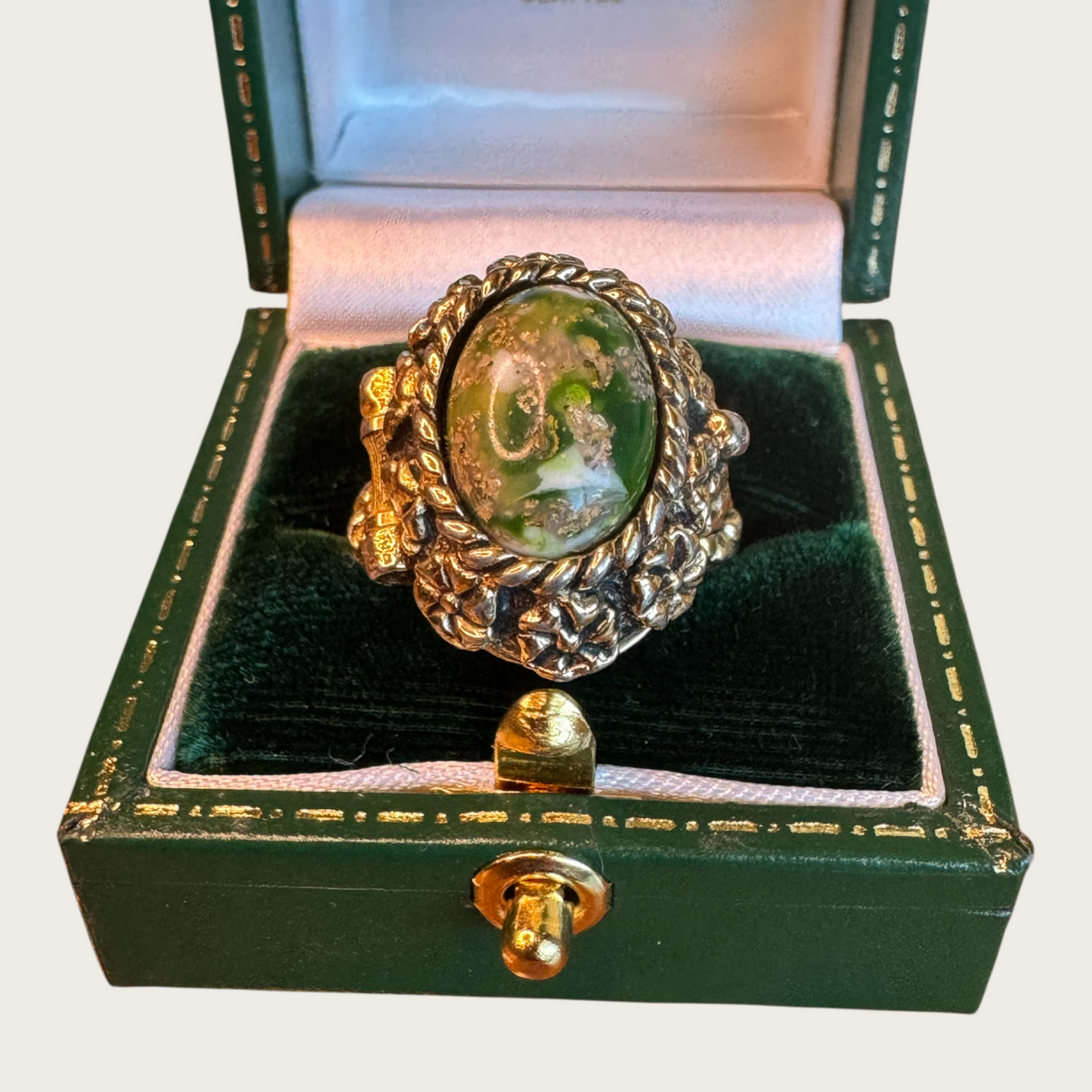 Vintage Sarah Coventry Perfume Locket Ring – Green Marbled Glass Cabochon, Gold-Tone Filigree, Adjustable, 1960s
