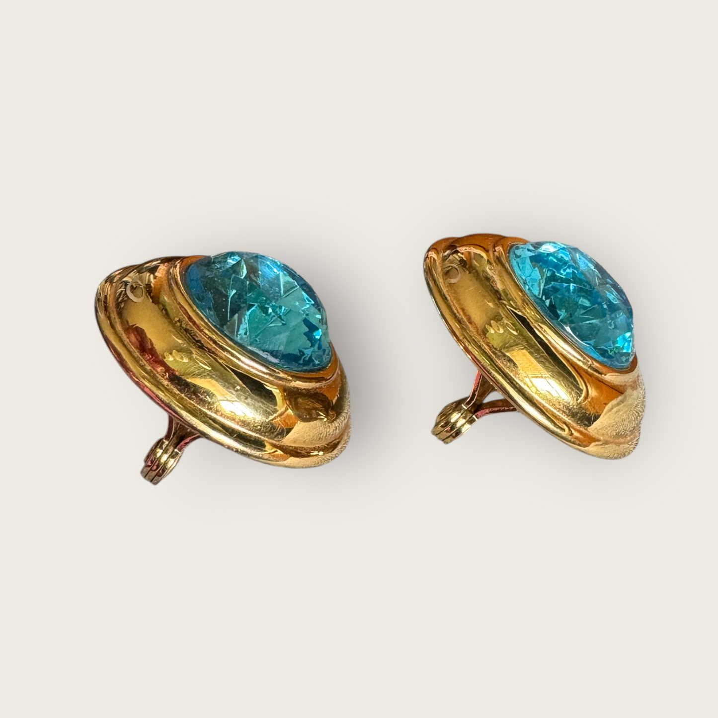 Vintage Monet Blue Topaz Glass Rivoli Clip-On Earrings – Gold Tone 1980s