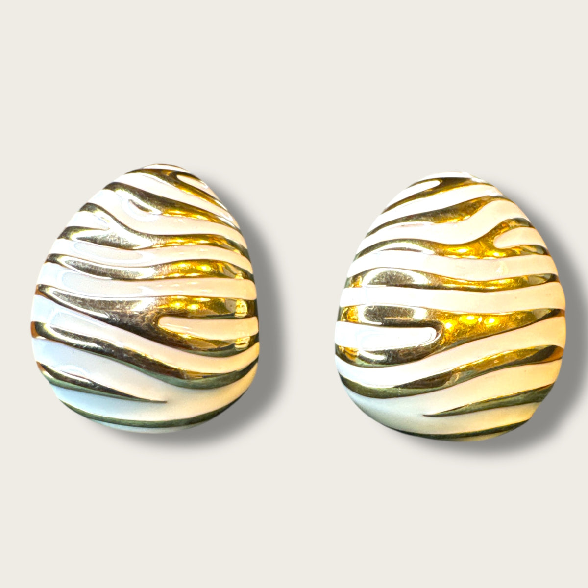 Joan Rivers Enamel “Zebra Stripe” Clip-On Earrings – Beige & Gold – Bold Sculptural Vintage Statement