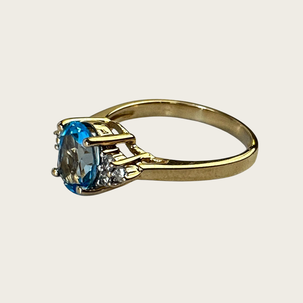 Vintage 14K Yellow Gold Blue Topaz & Diamond Ring