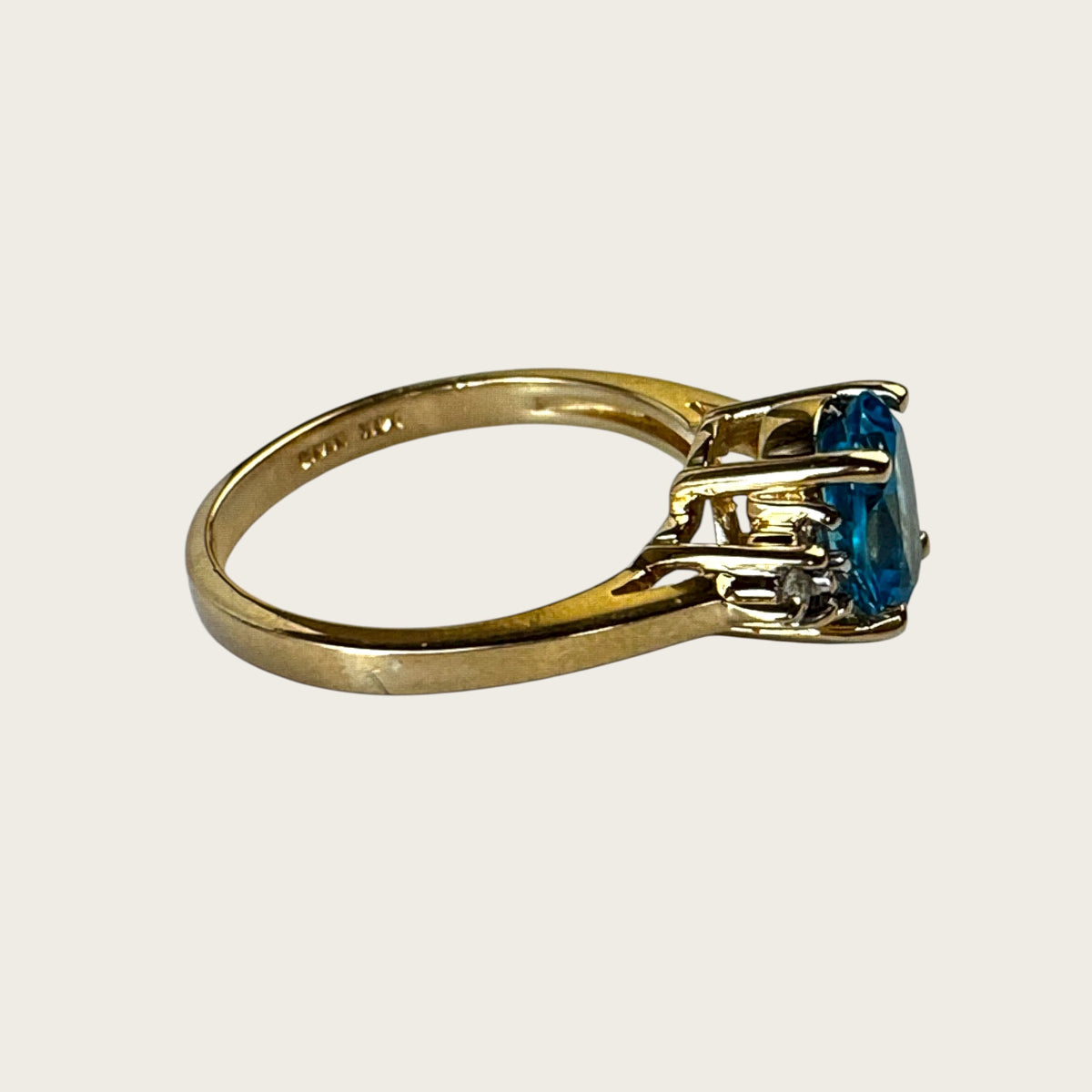 Vintage 14K Yellow Gold Blue Topaz & Diamond Ring